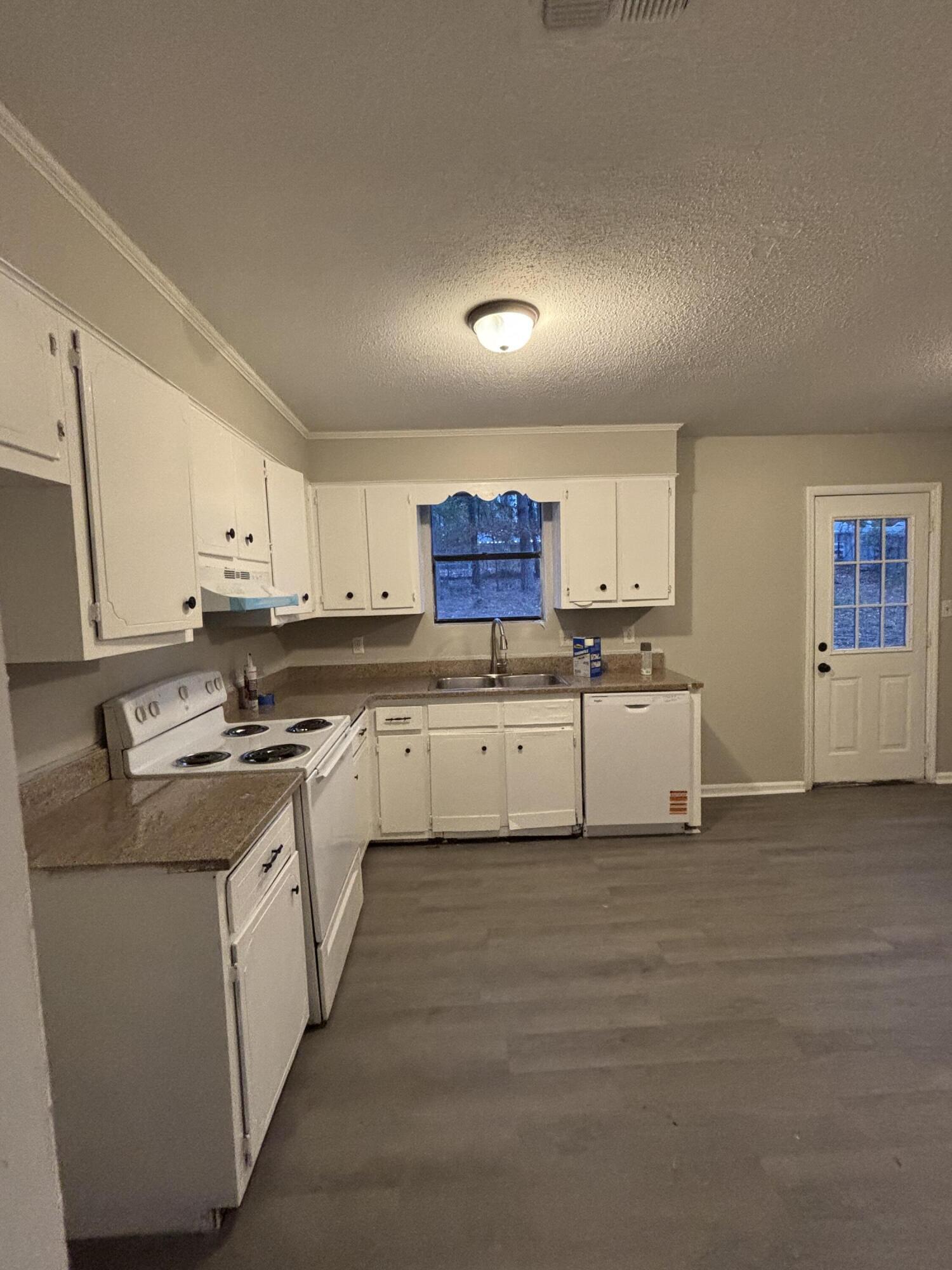 2408 Friar Lane Property Photo 12