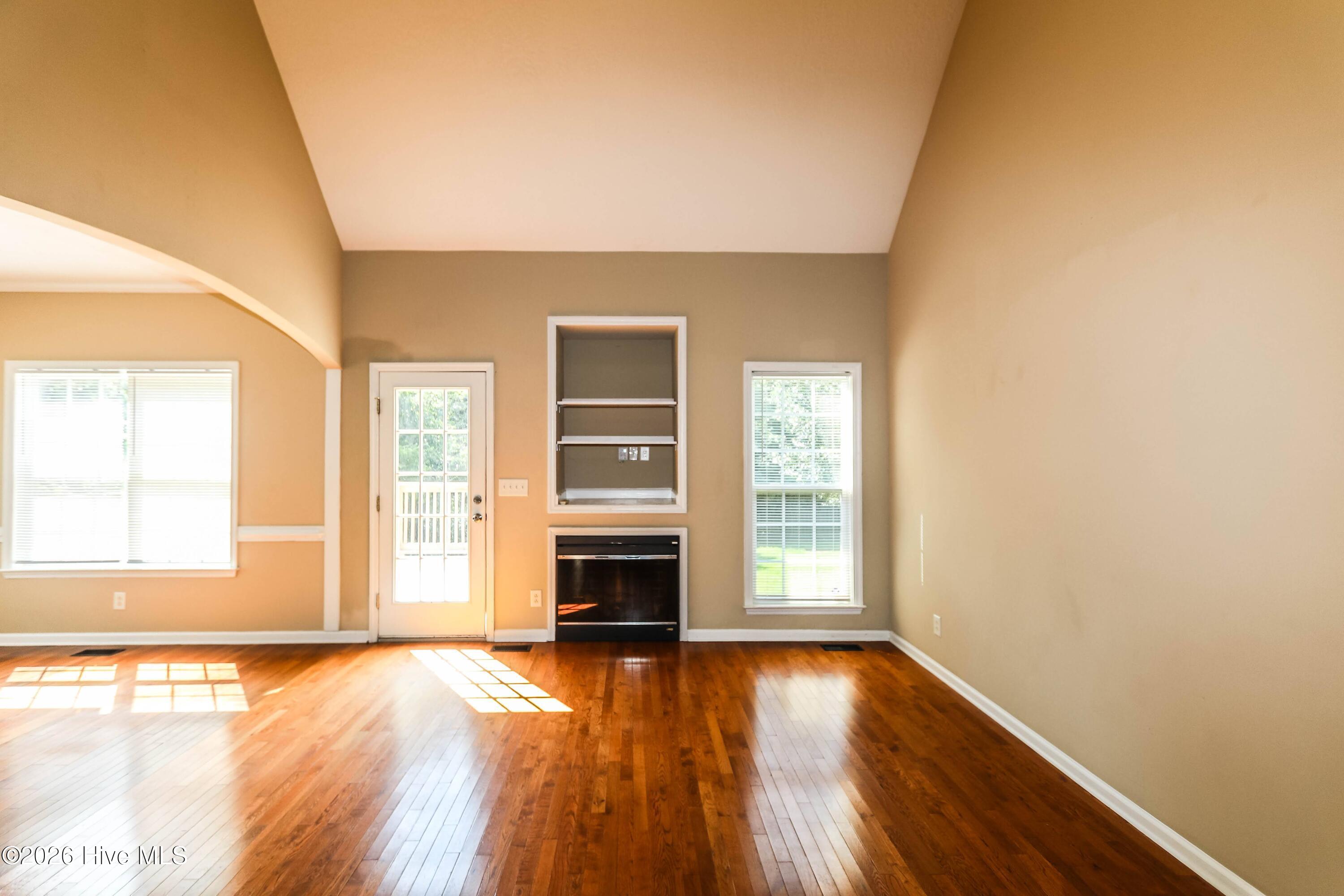 547 Great Falls Property Photo 7