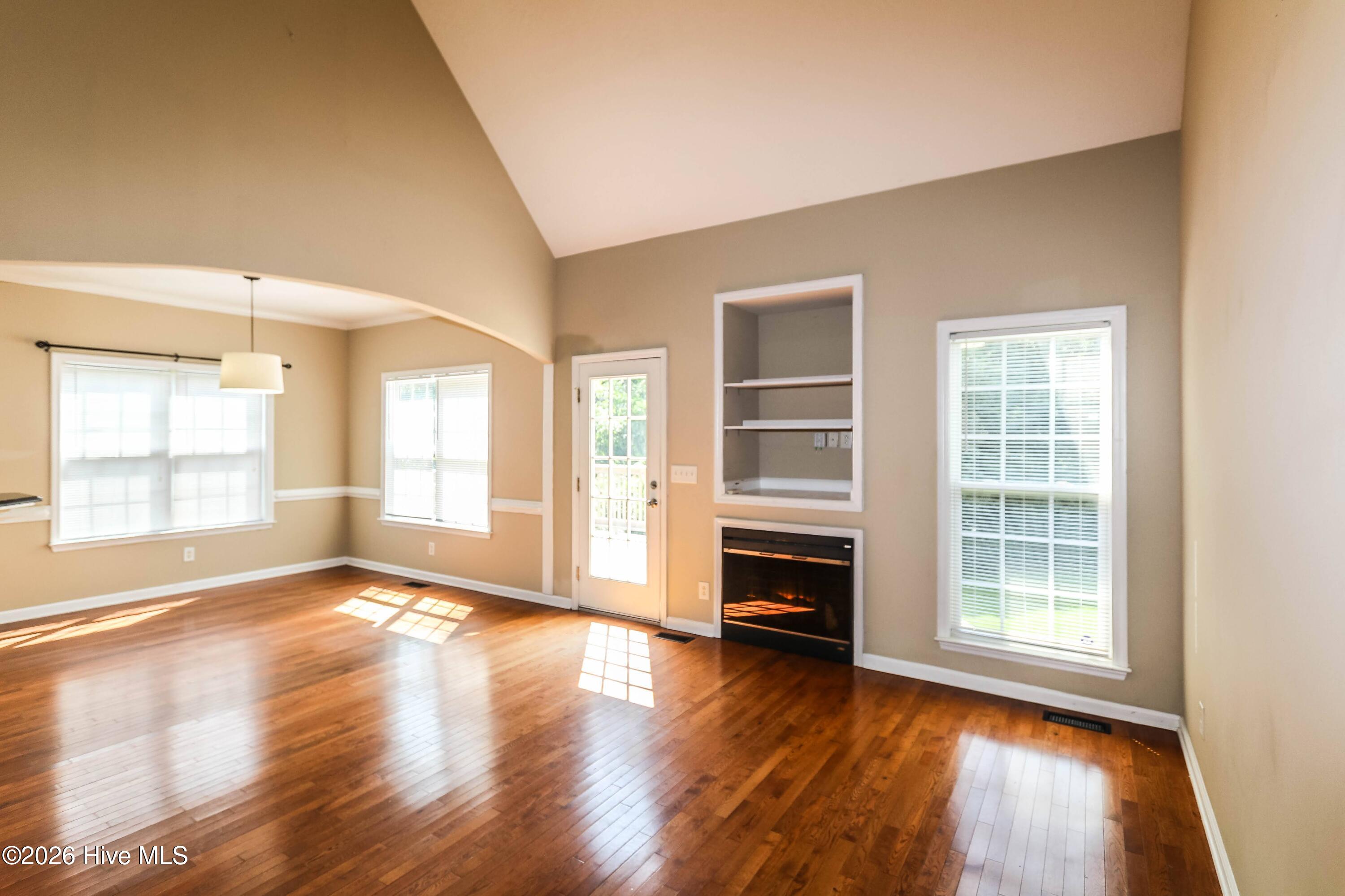 547 Great Falls Property Photo 8