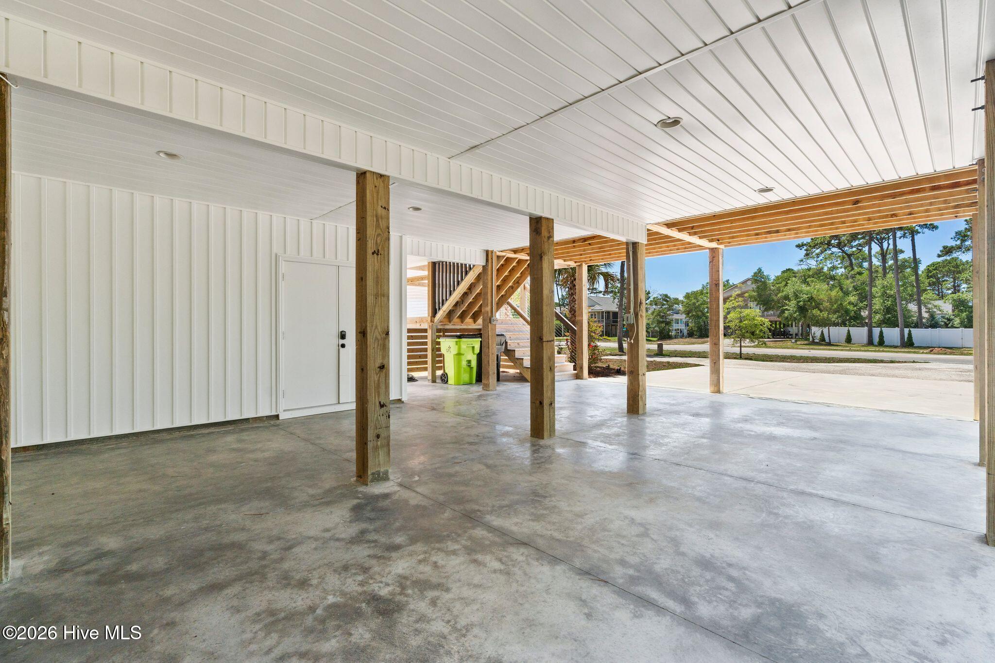 3106 E Oak Island Drive Property Photo 4