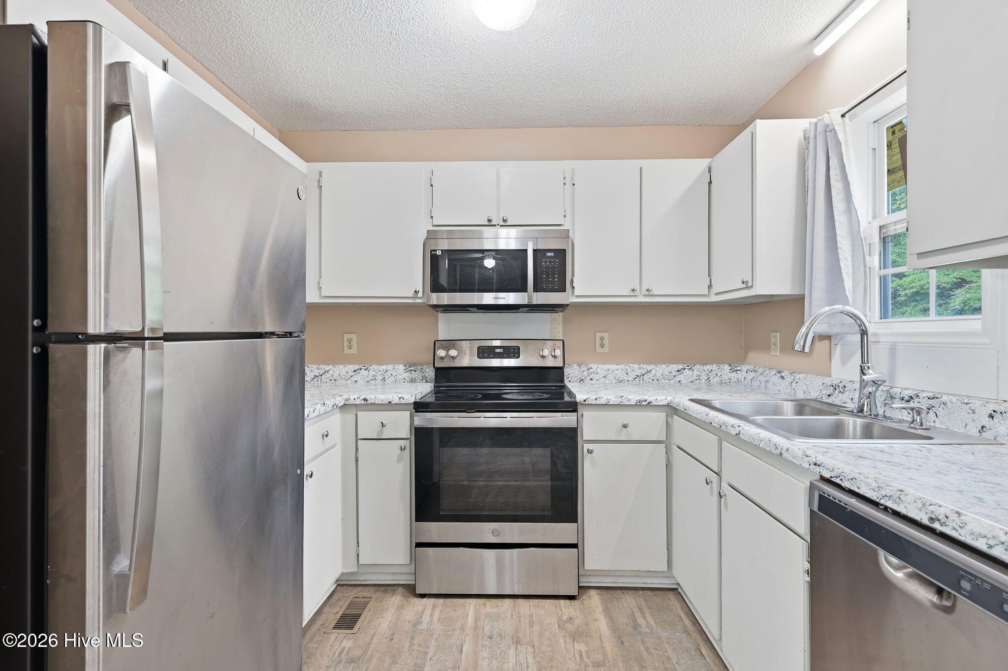 3323 Arrowhead Road Property Photo 5
