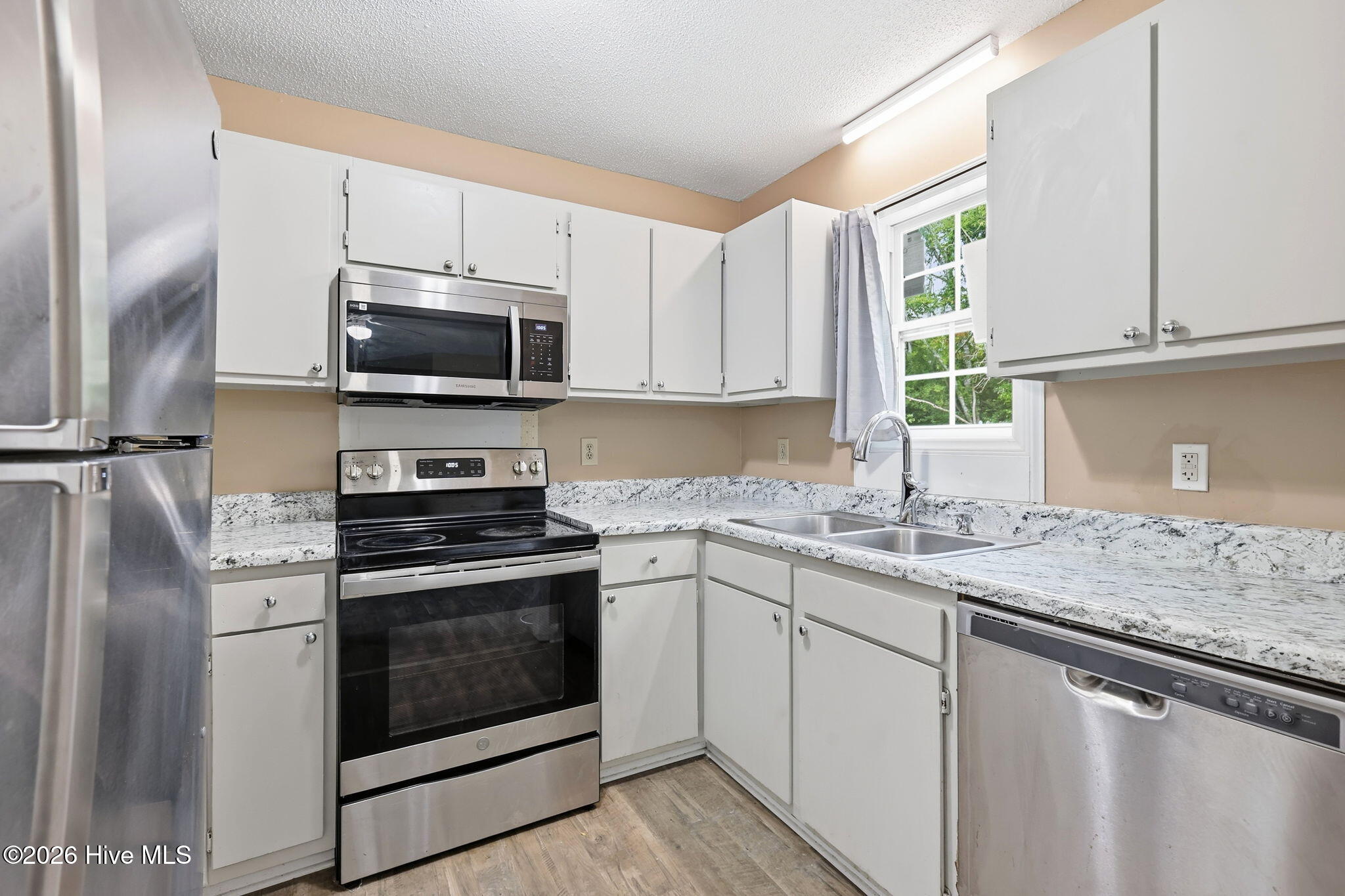 3323 Arrowhead Road Property Photo 6