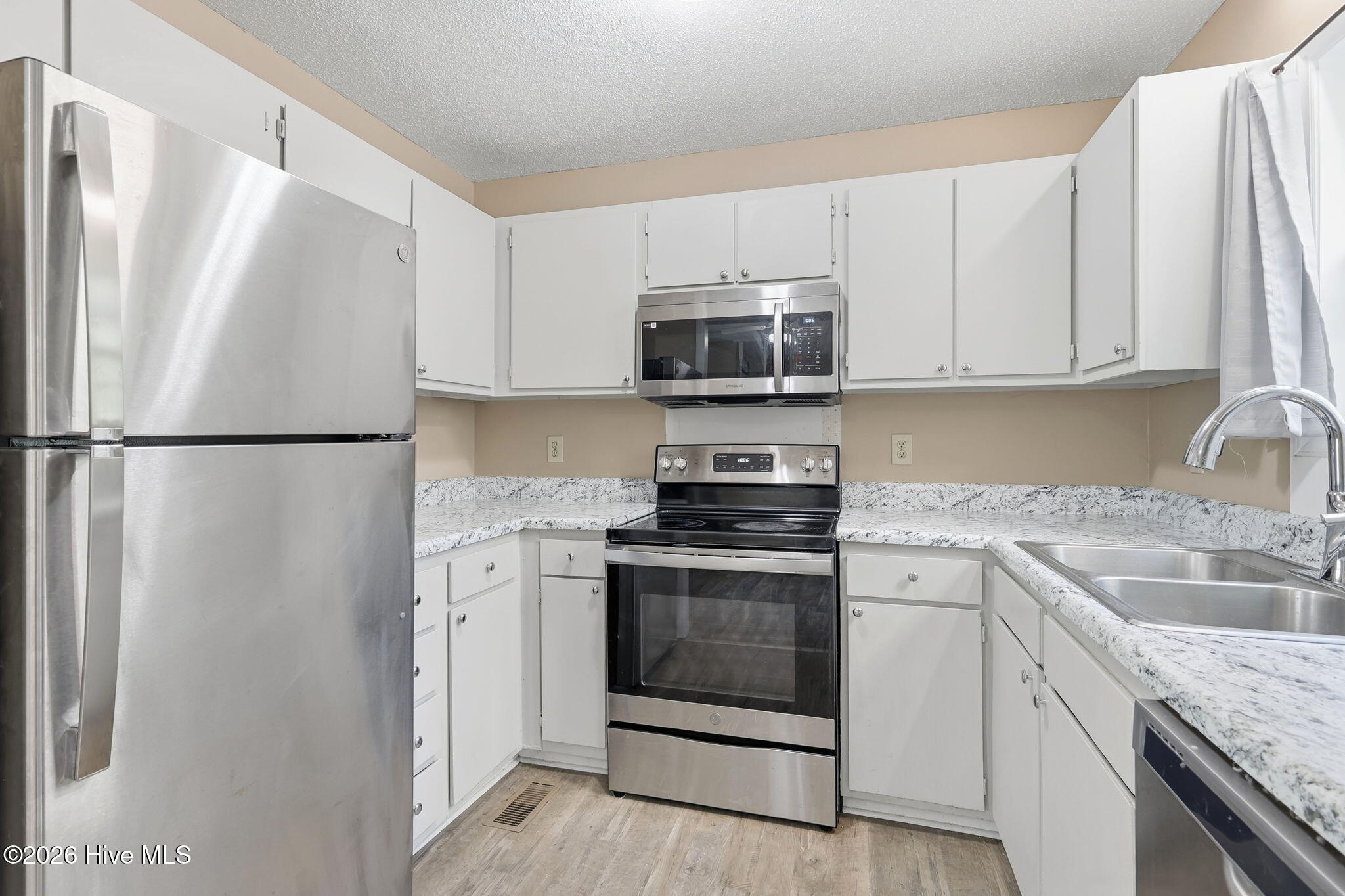 3323 Arrowhead Road Property Photo 8