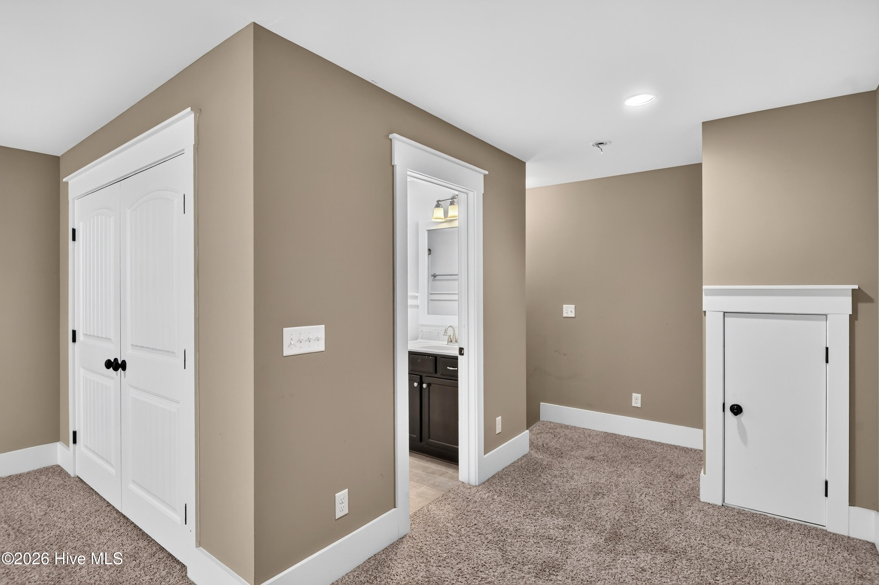 392 Shackleford Drive Property Photo 33