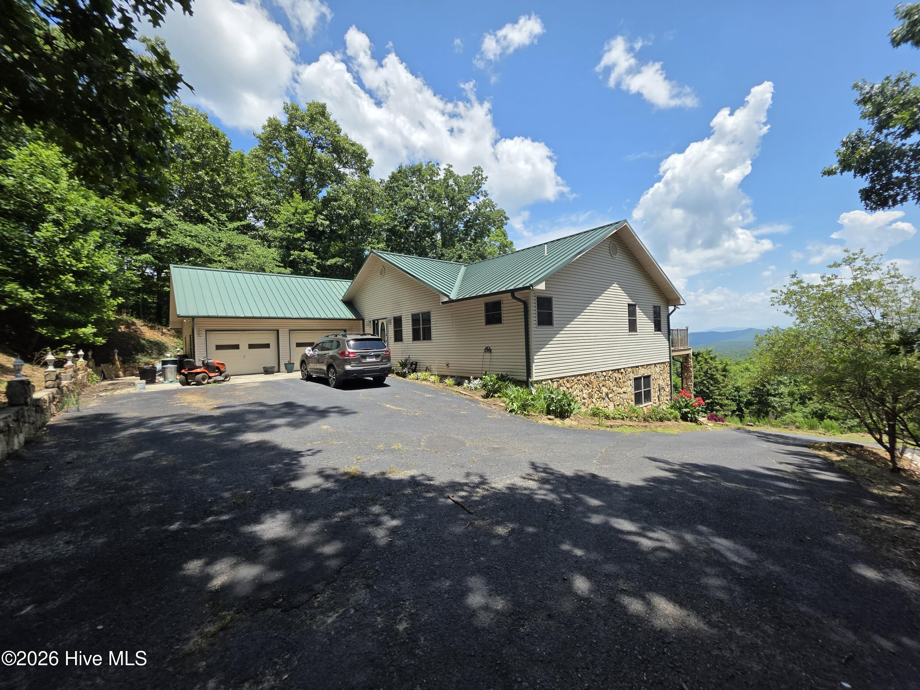 798 Timberwood Hills Road Property Photo 2