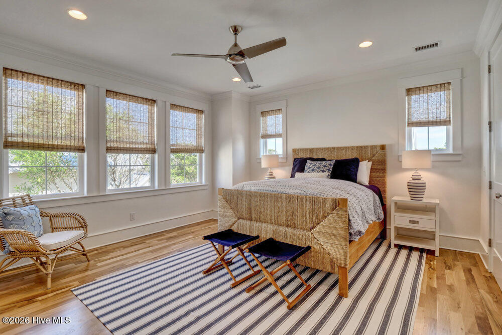 215 Writers Way Property Photo 4