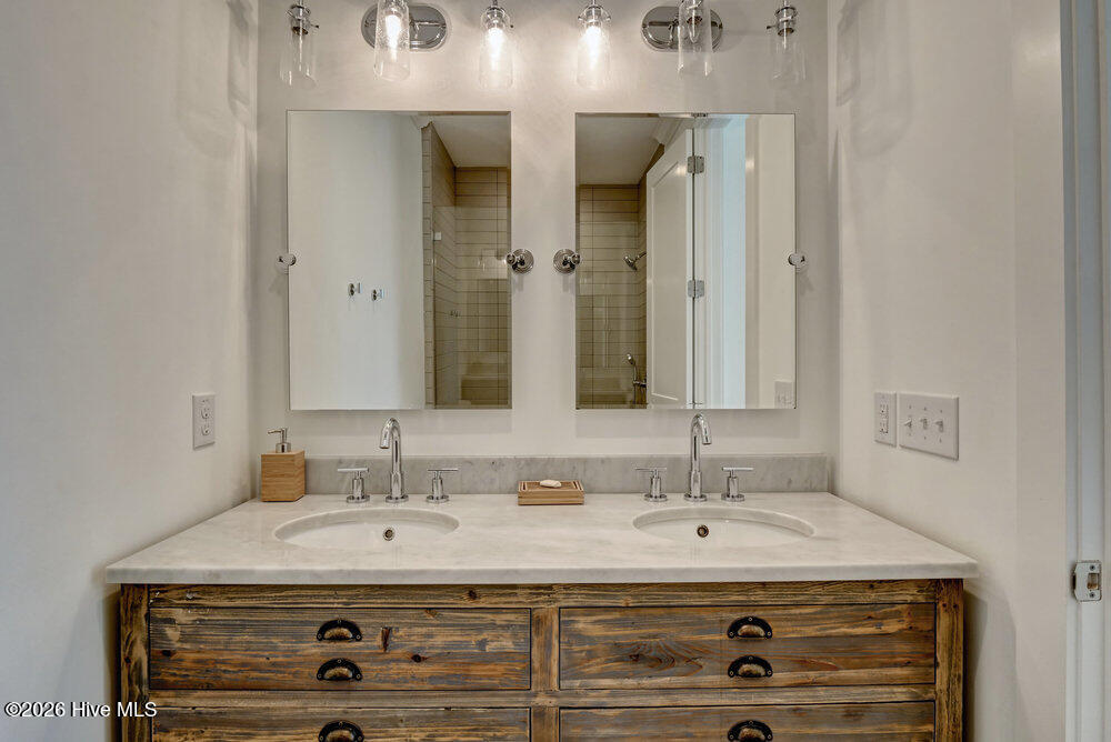215 Writers Way Property Photo 28