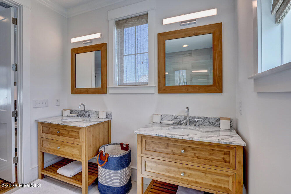 215 Writers Way Property Photo 31