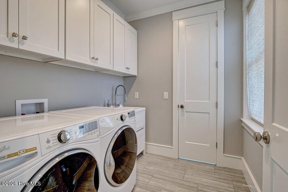 215 Writers Way Property Photo 32