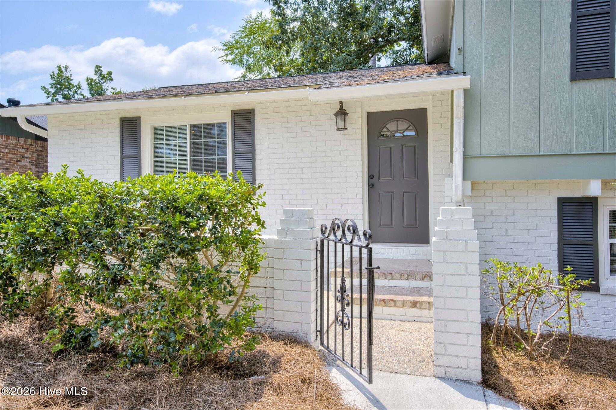 4570 Colonial Road Property Photo 4