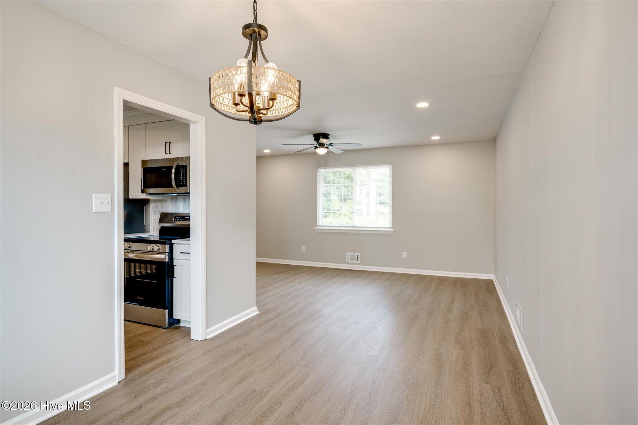 4570 Colonial Road Property Photo 11