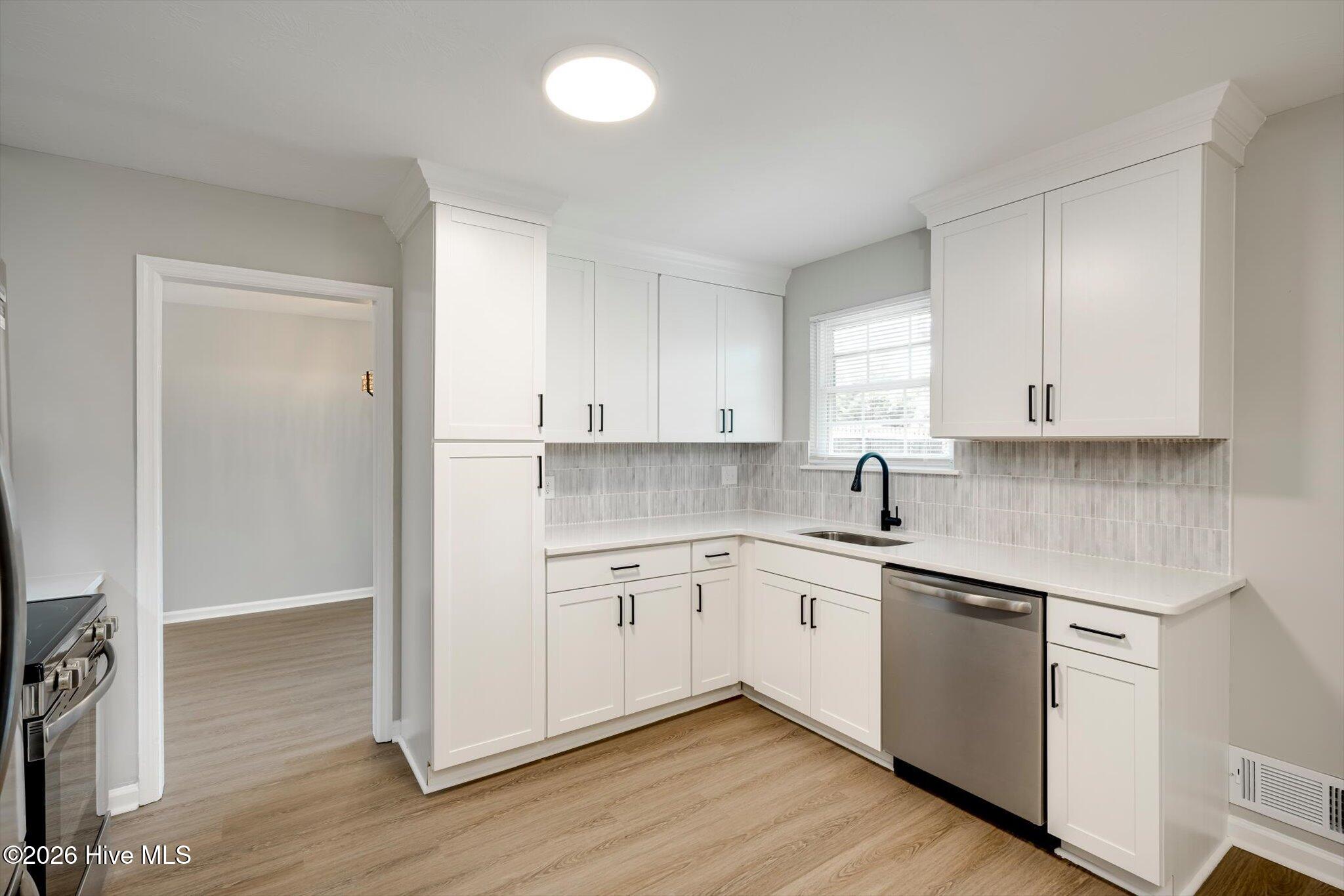 4570 Colonial Road Property Photo 15