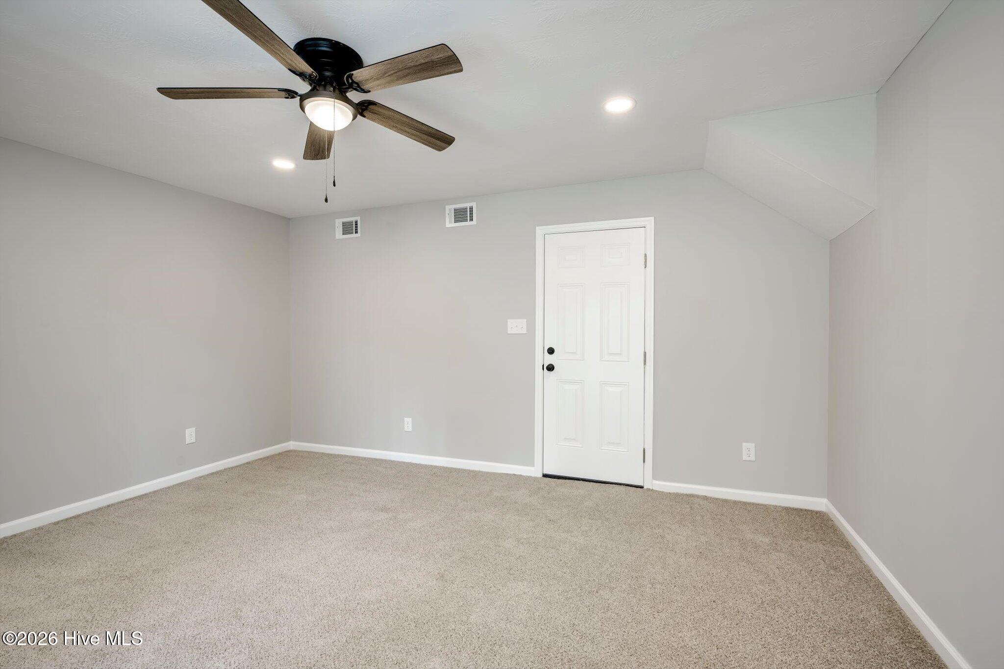 4570 Colonial Road Property Photo 16