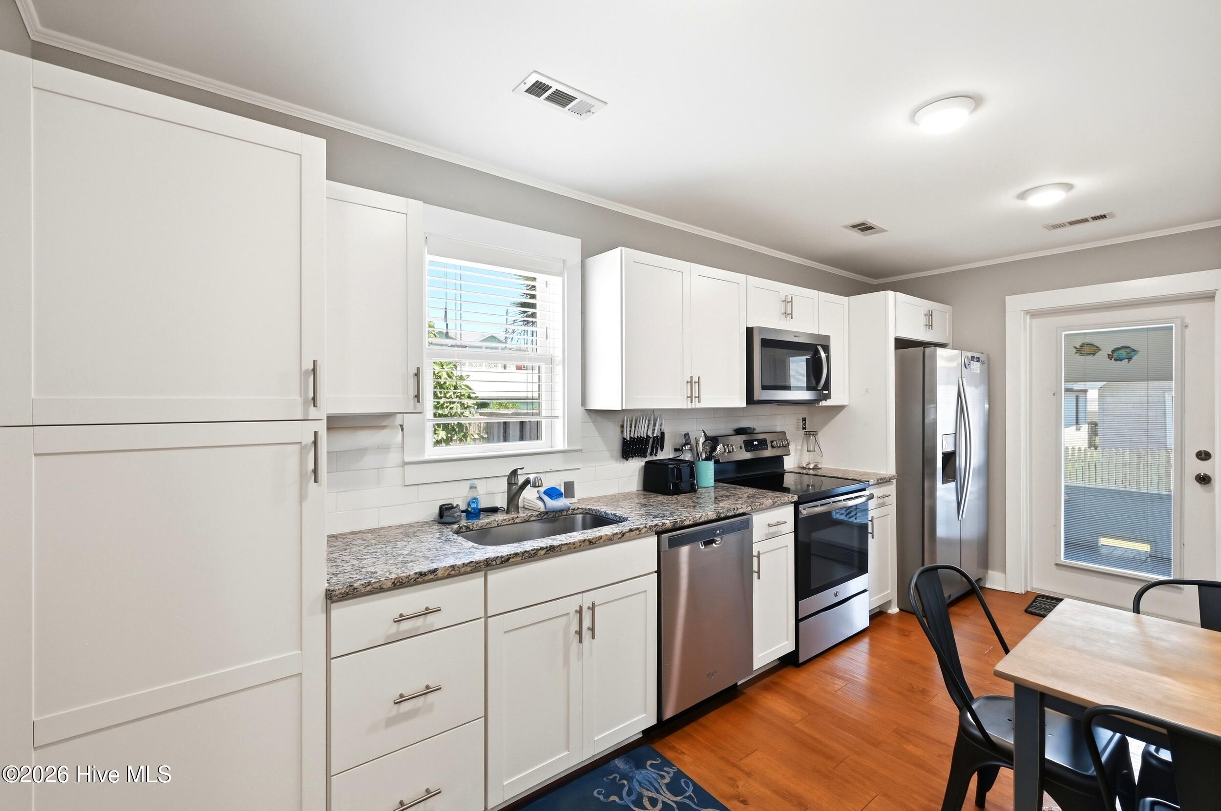 309 M Avenue Property Photo 4