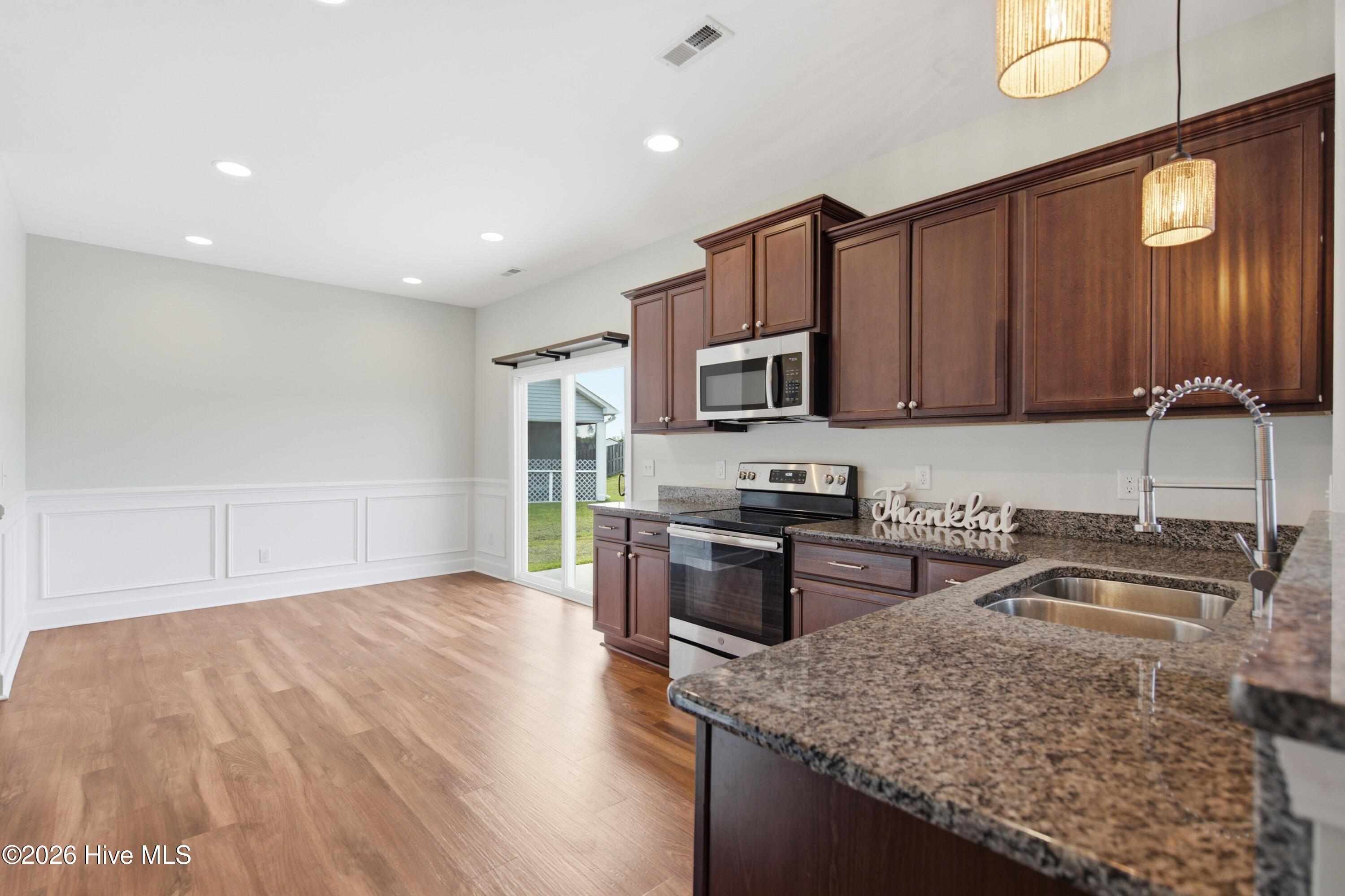 447 Avendale Drive Property Photo 8