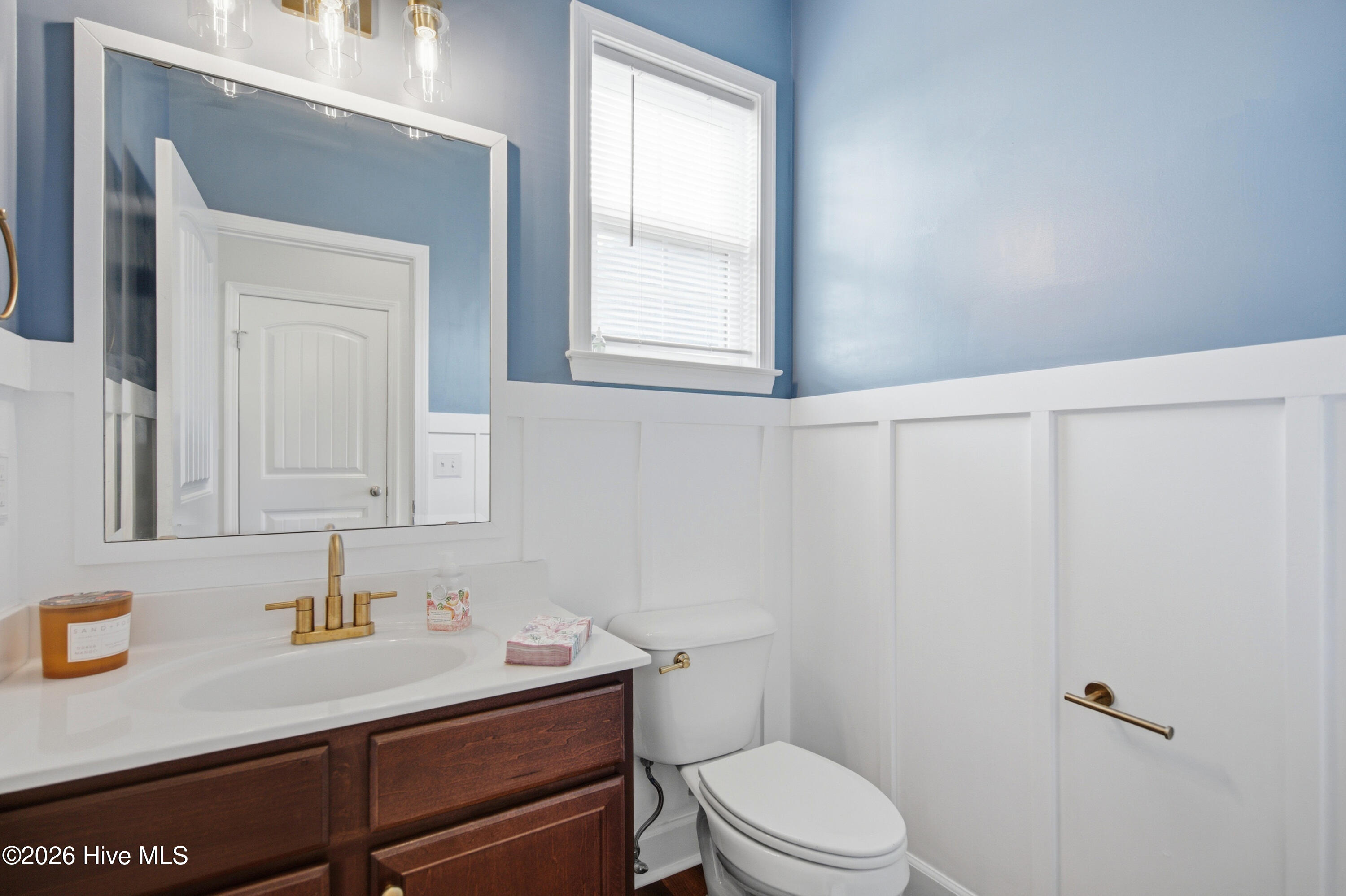 447 Avendale Drive Property Photo 12