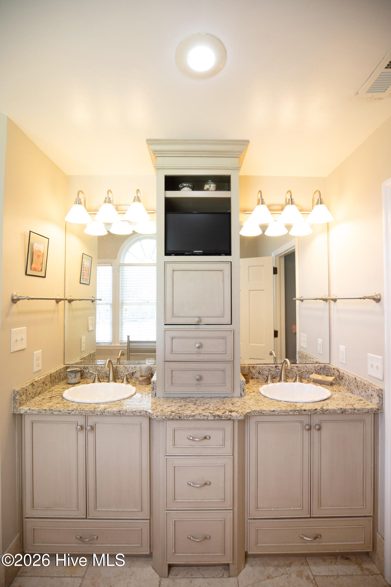 802 Carriage Court Property Photo 45
