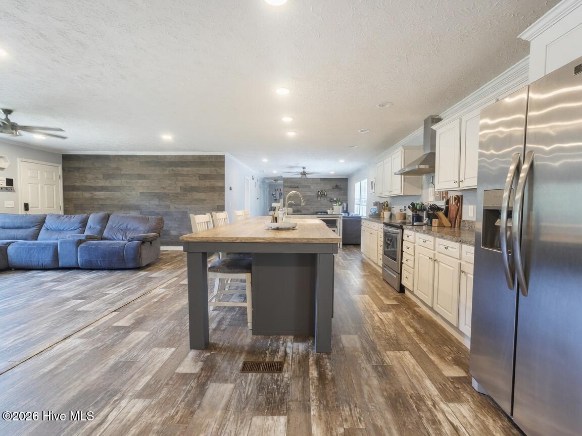 2094 Traders Neck Road Property Photo 3