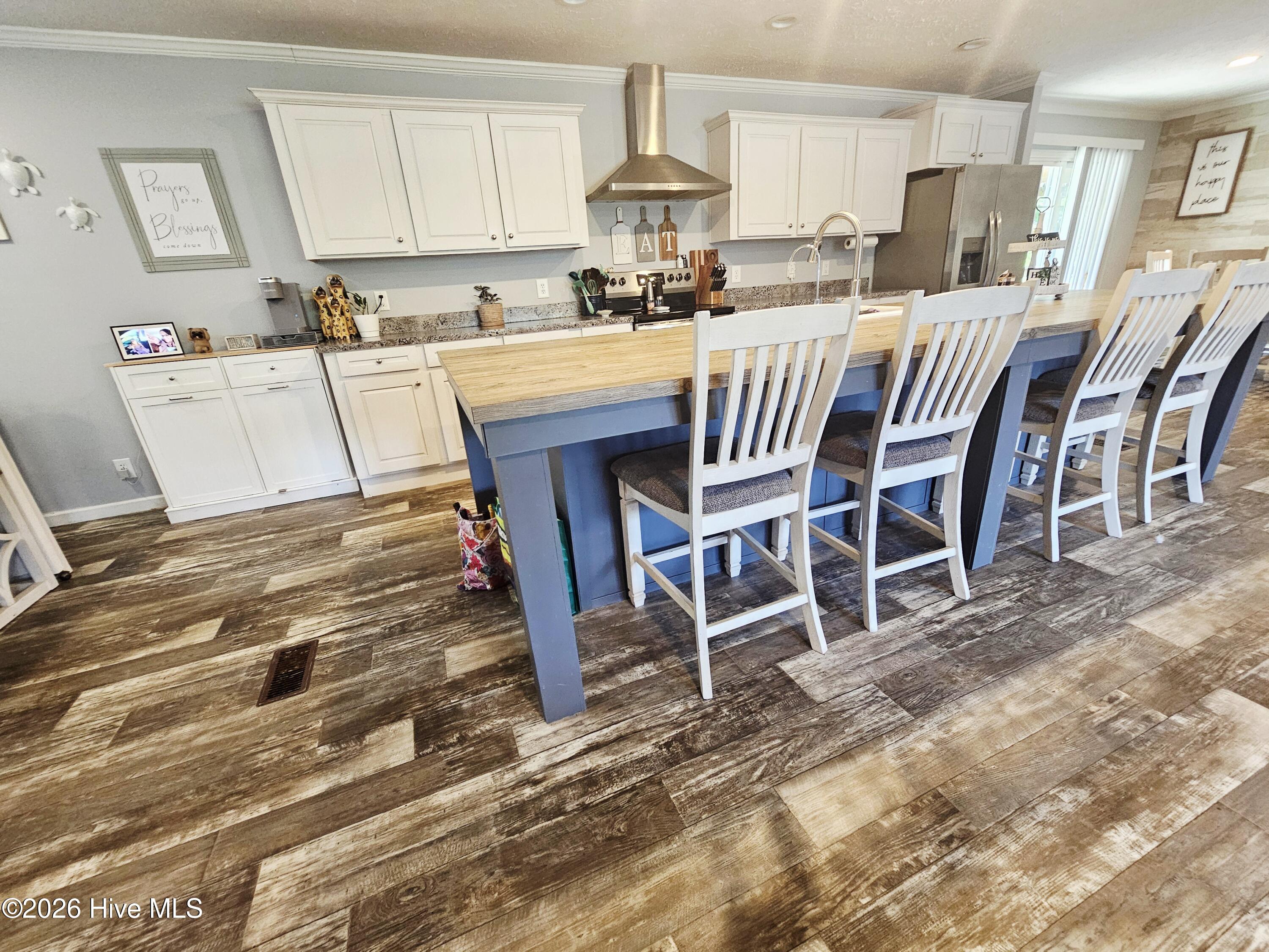 2094 Traders Neck Road Property Photo 4