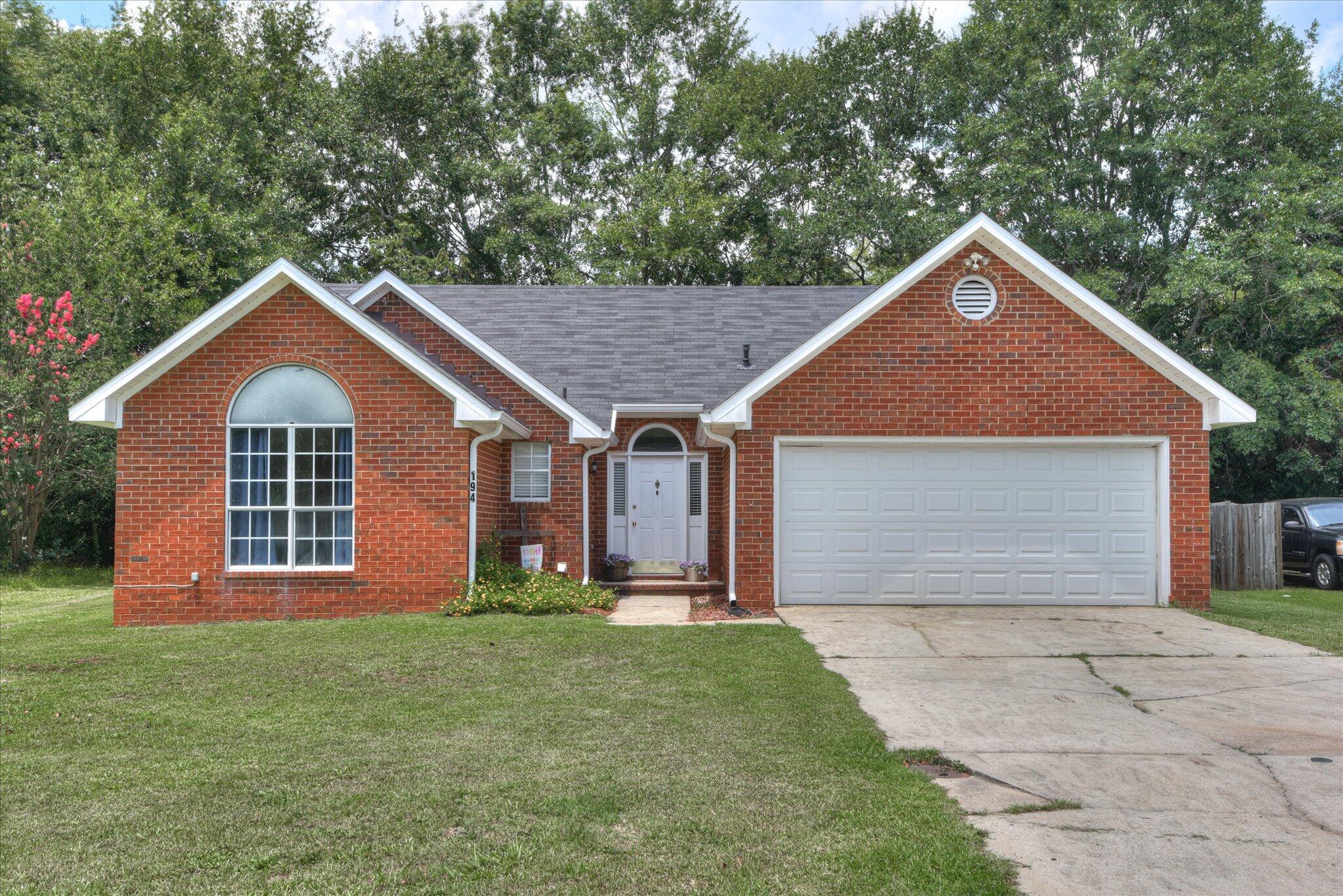 194 Suffolk Drive Property Photo 1