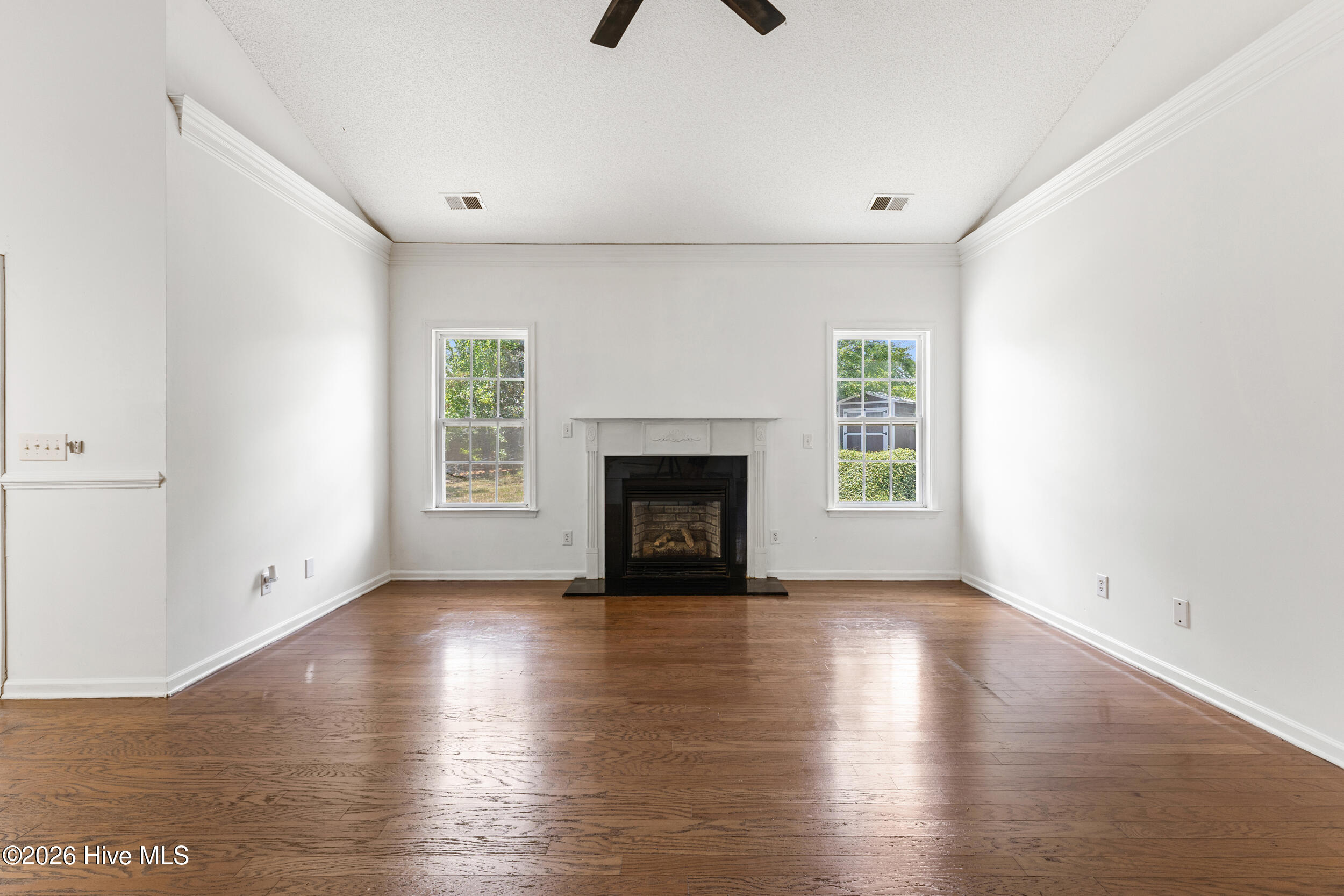 1018 Foxridge Way Property Photo 6