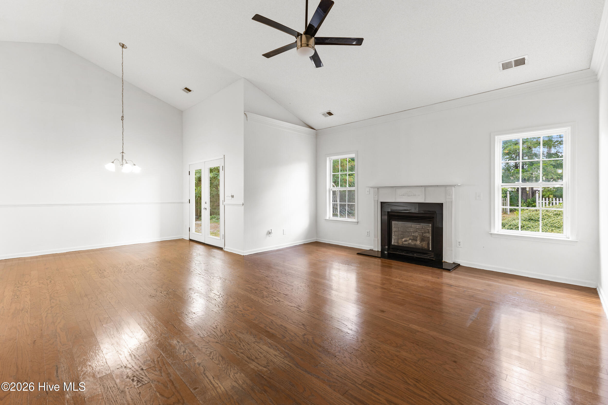 1018 Foxridge Way Property Photo 7