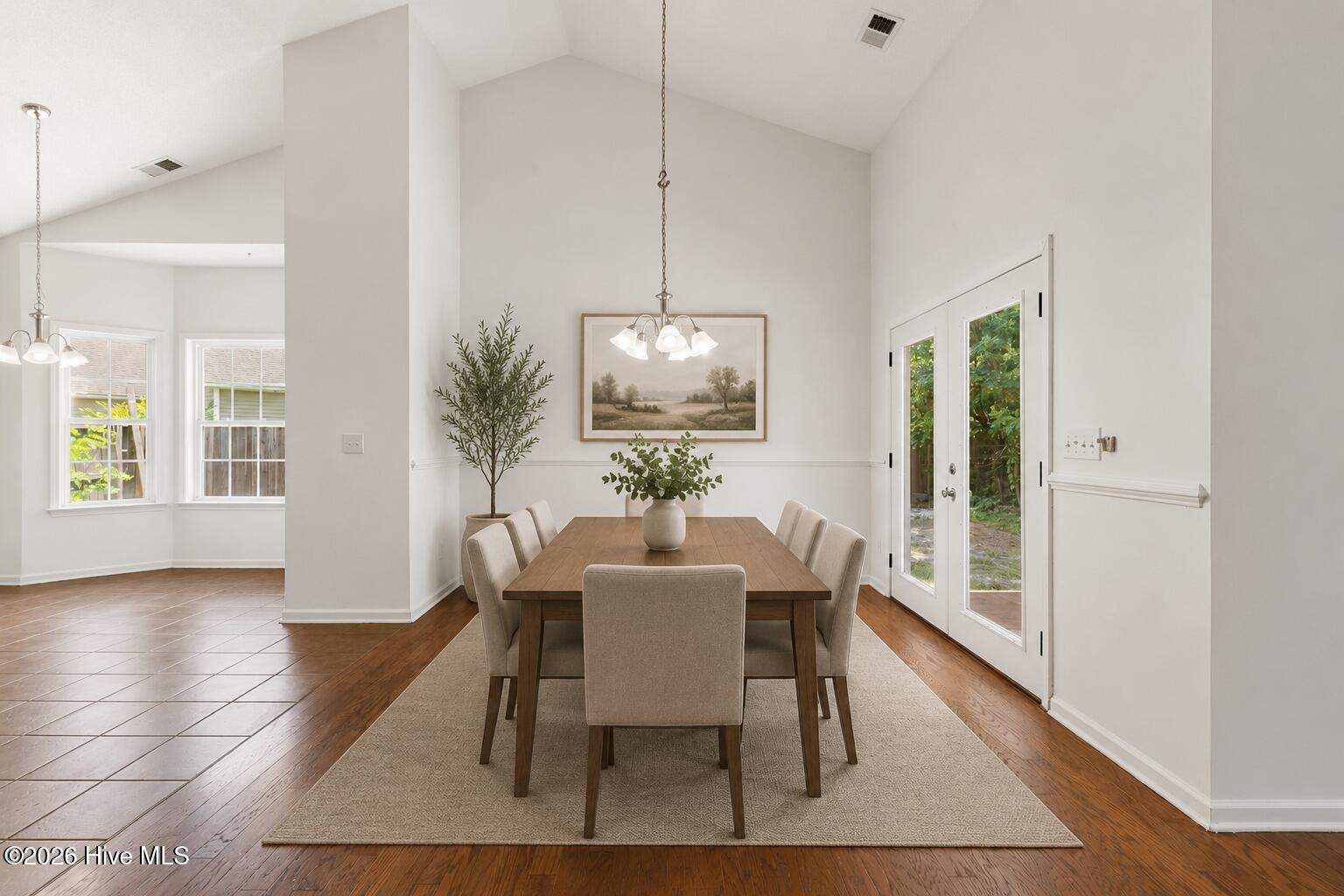 1018 Foxridge Way Property Photo 8