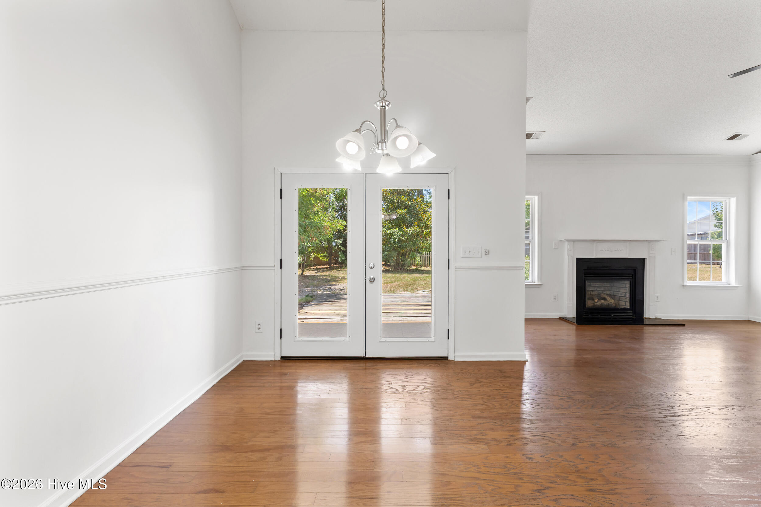 1018 Foxridge Way Property Photo 11