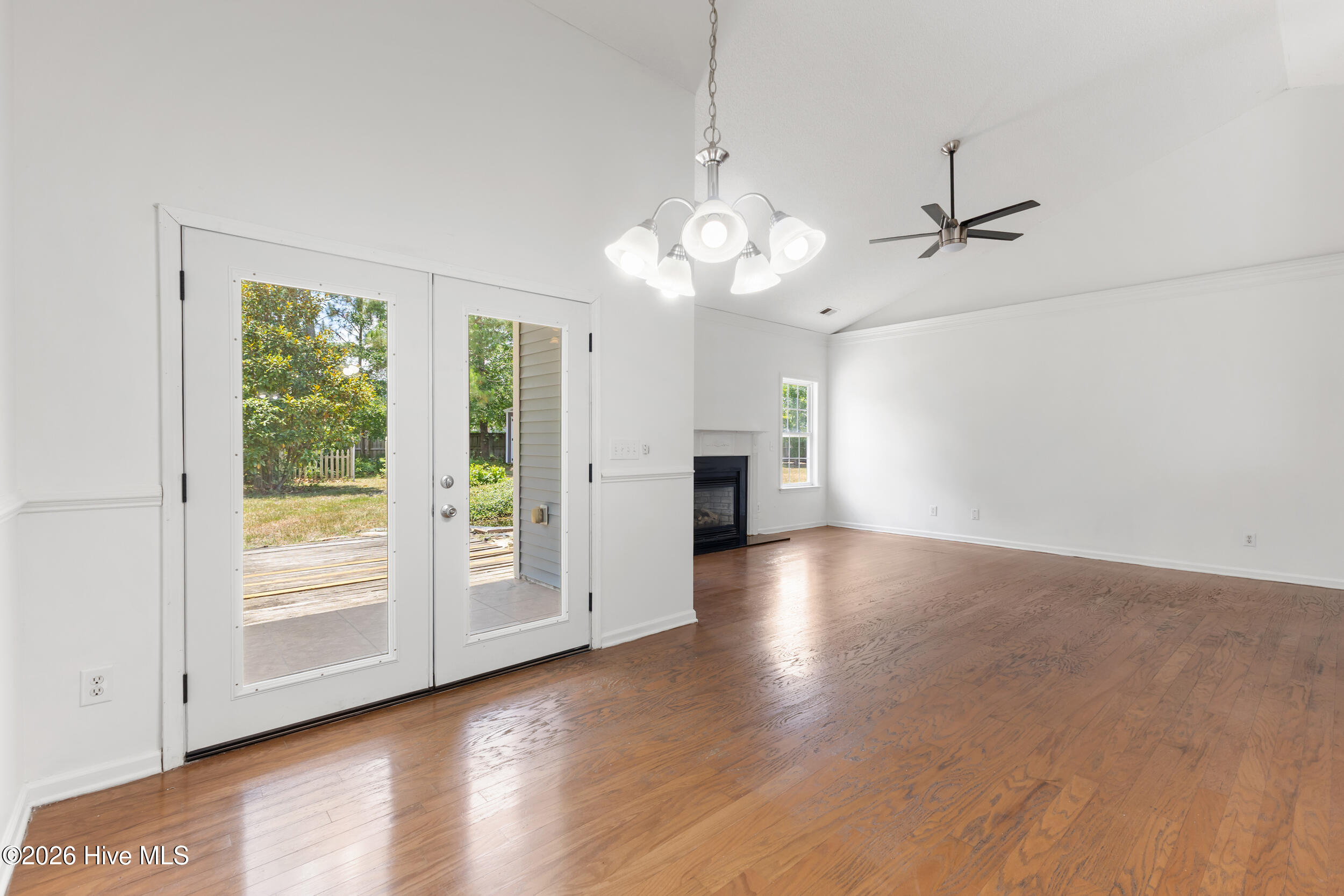 1018 Foxridge Way Property Photo 12