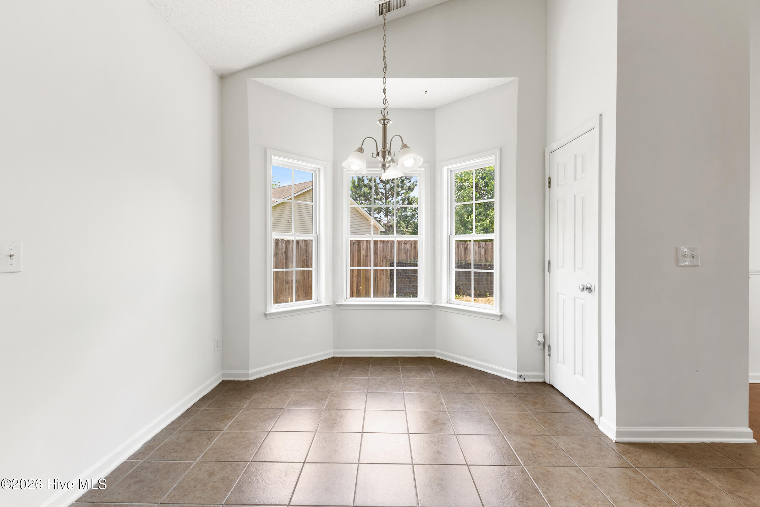 1018 Foxridge Way Property Photo 15