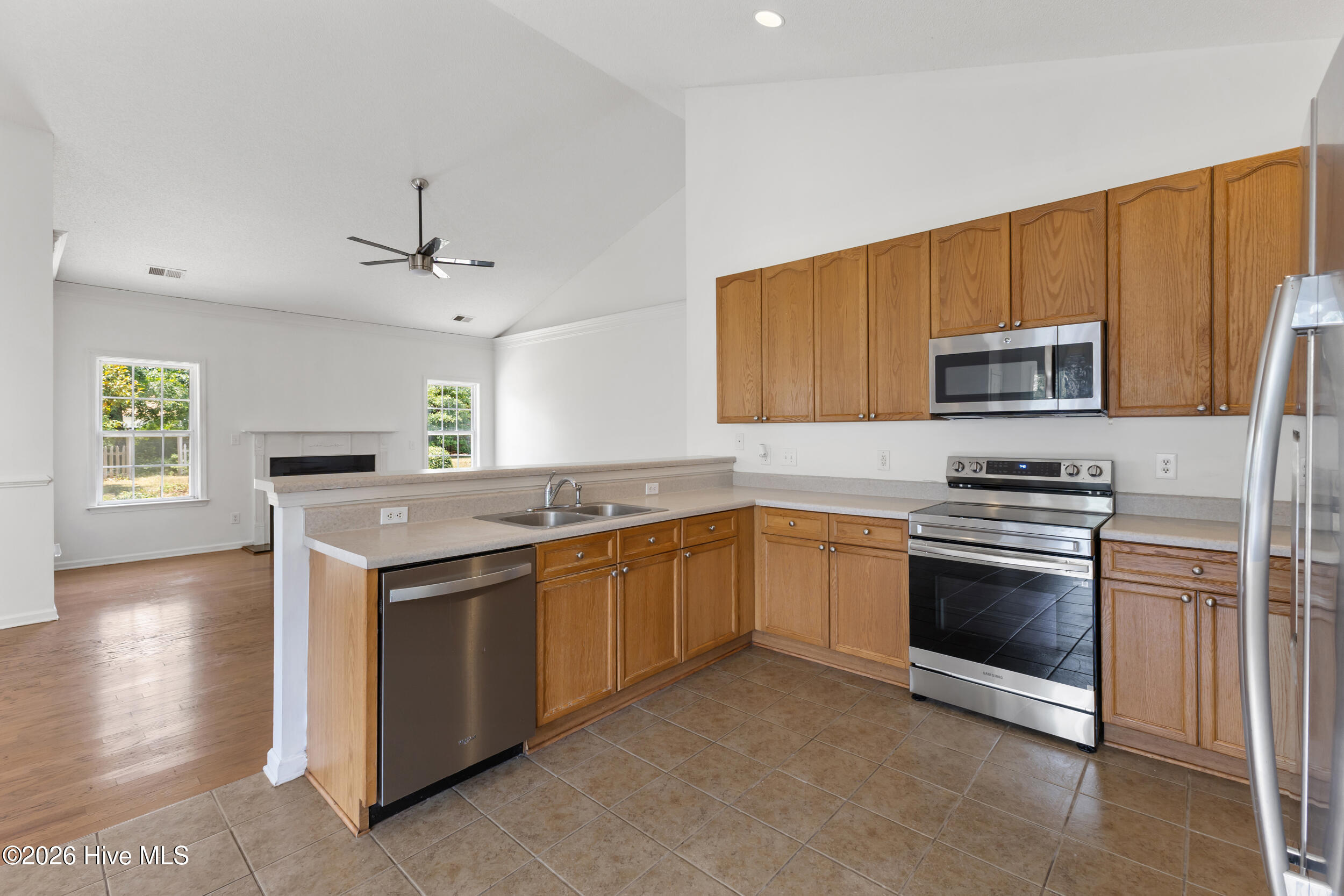 1018 Foxridge Way Property Photo 16