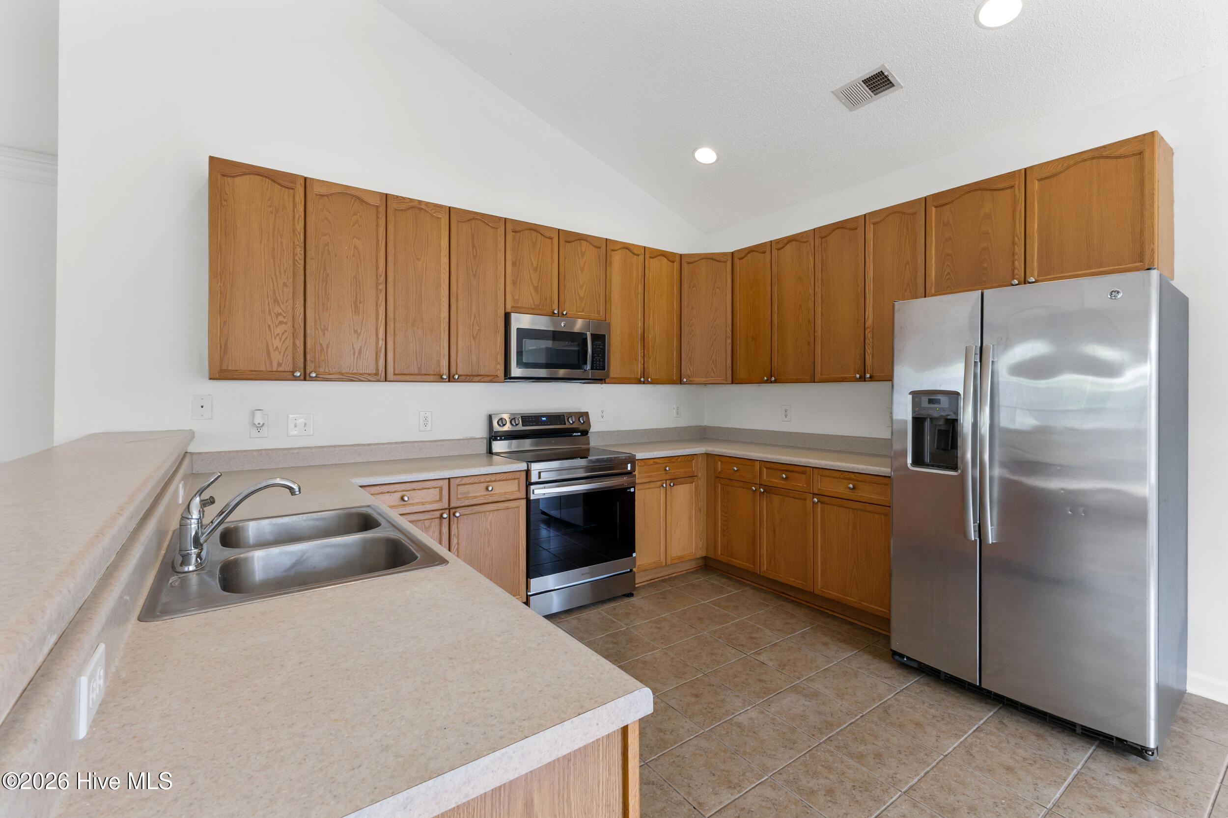 1018 Foxridge Way Property Photo 17