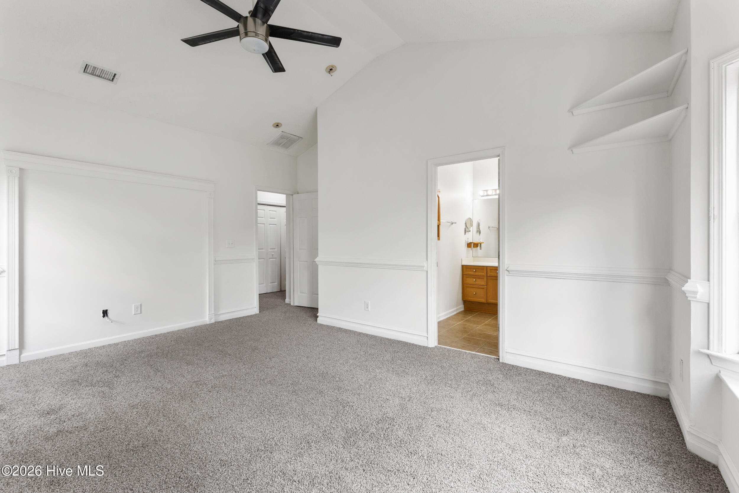 1018 Foxridge Way Property Photo 20