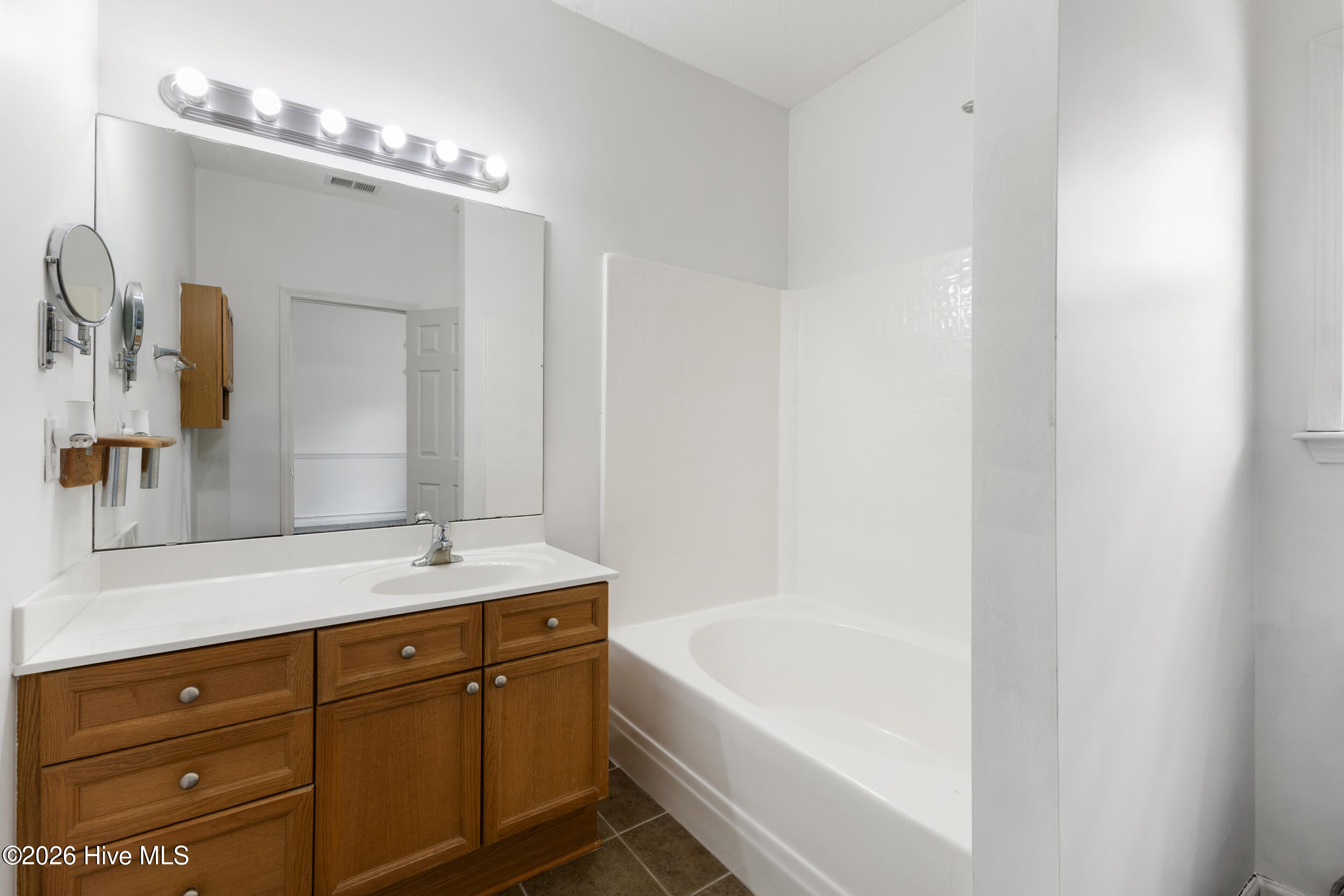 1018 Foxridge Way Property Photo 21
