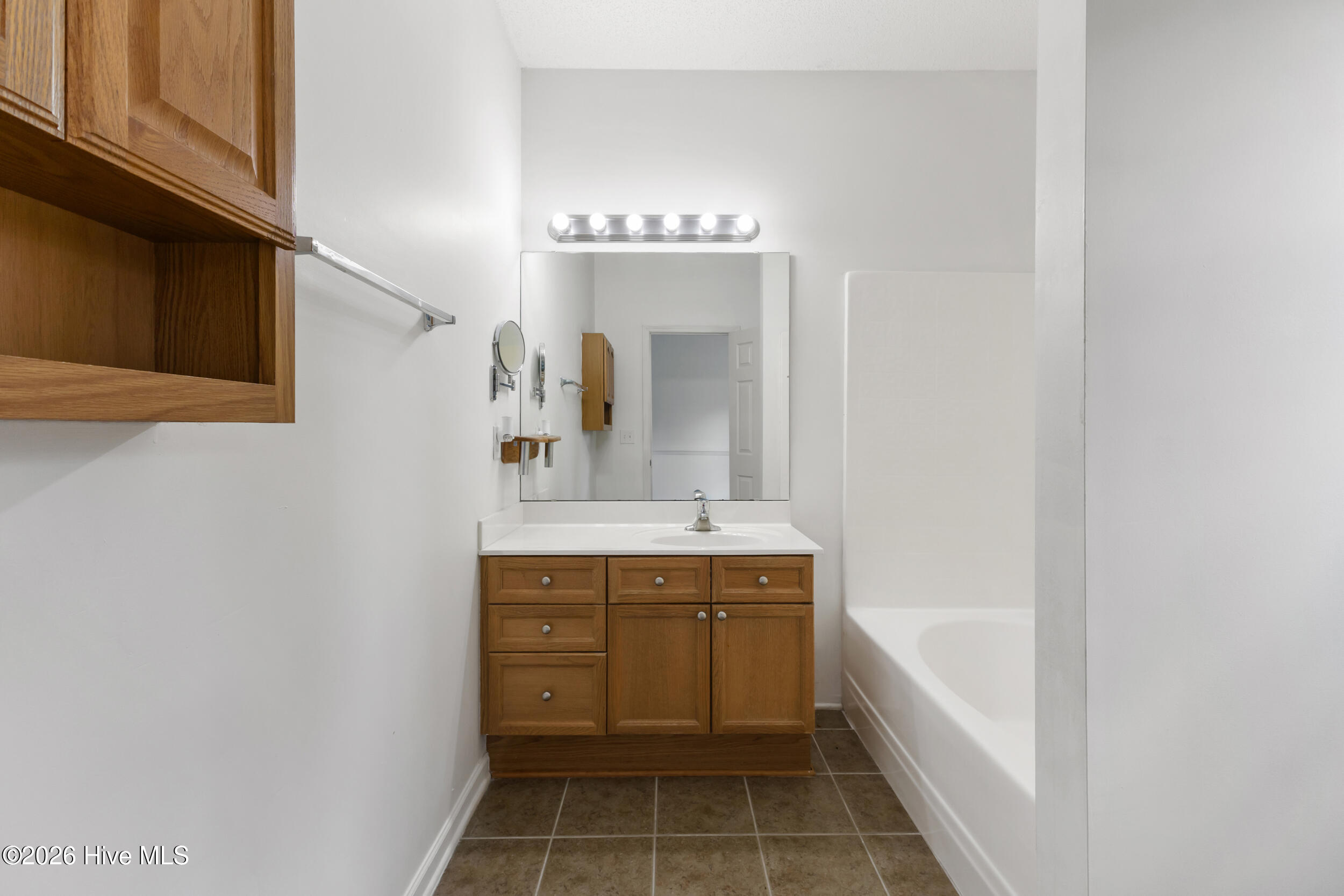 1018 Foxridge Way Property Photo 22