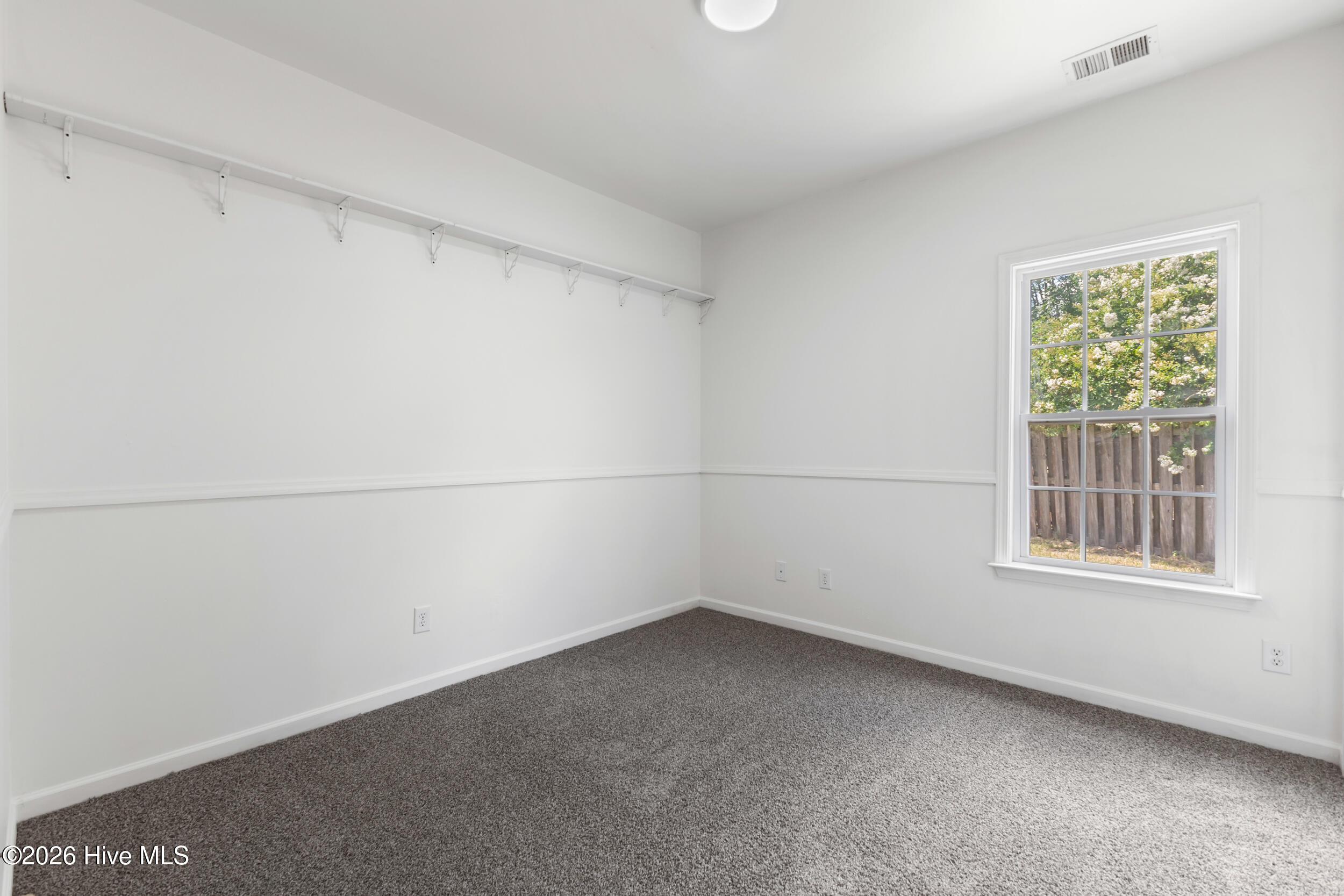 1018 Foxridge Way Property Photo 26