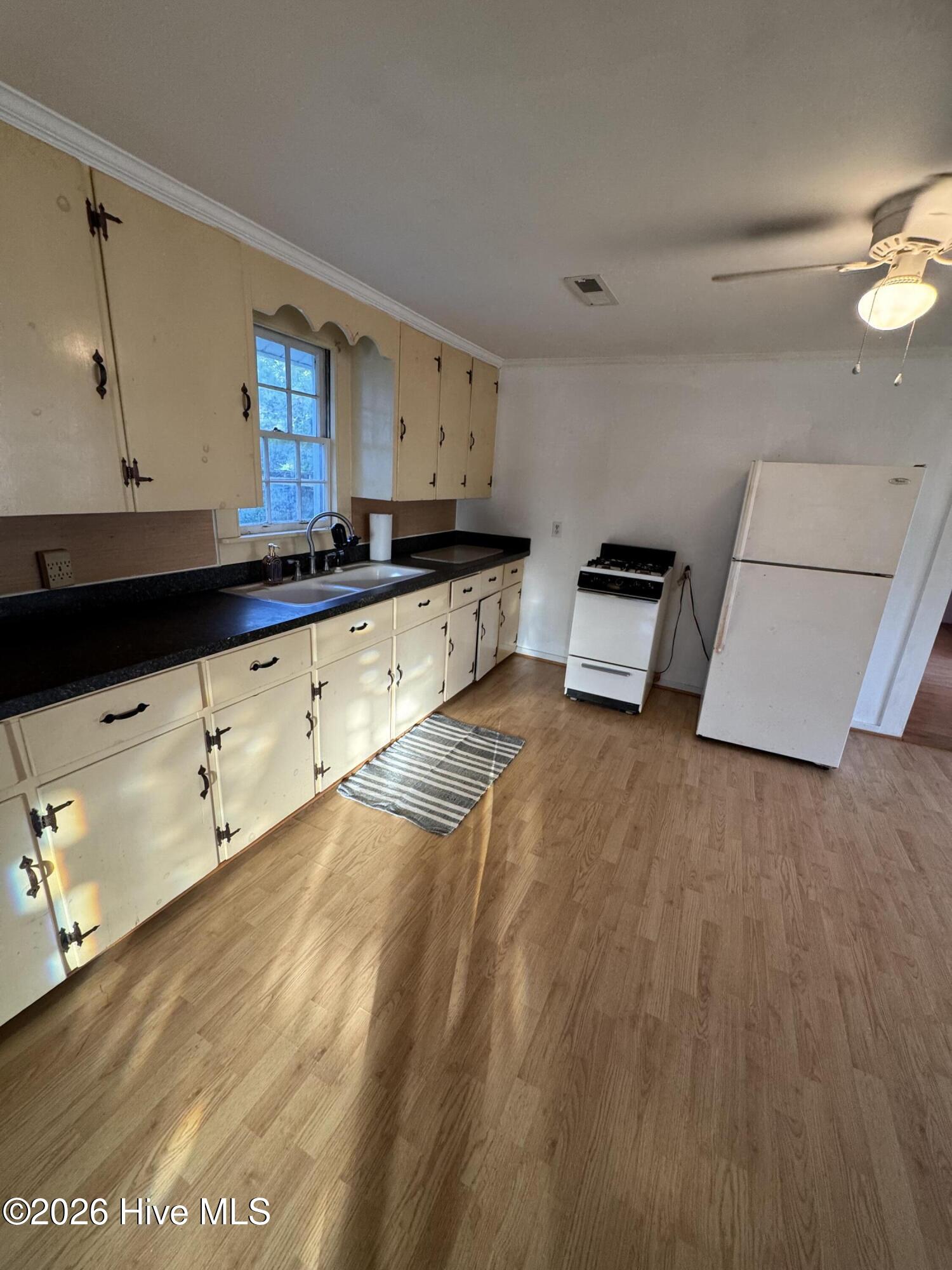 436 Edward Street Property Photo 13