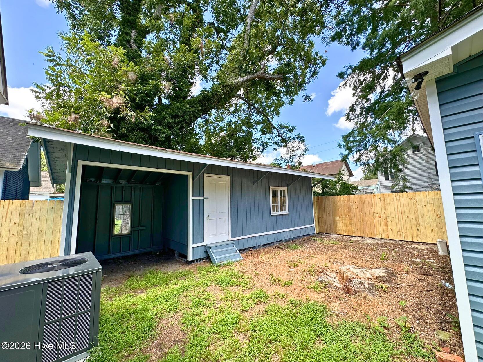 202 W Burgess Street Property Photo 33