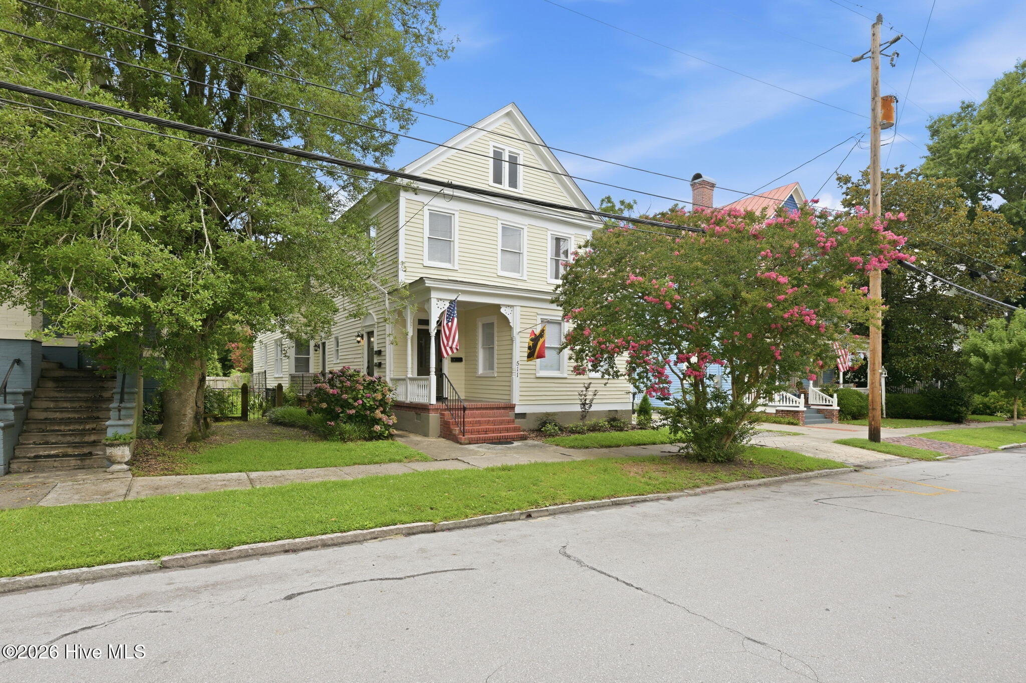 511 Middle Street B Property Photo 1