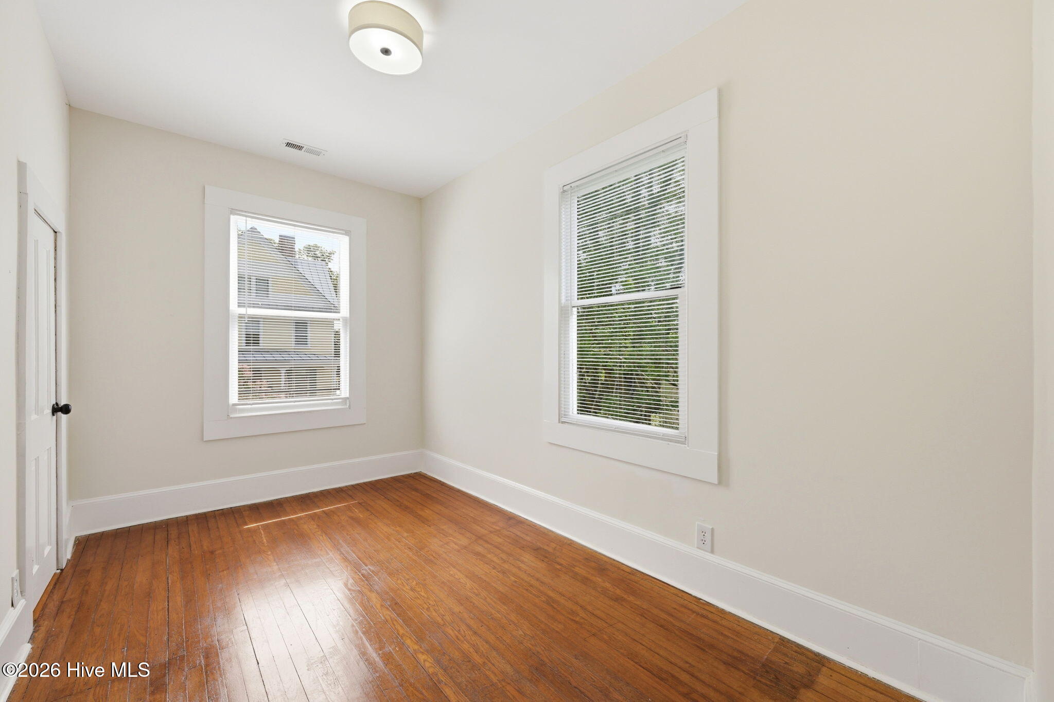 511 Middle Street B Property Photo 3
