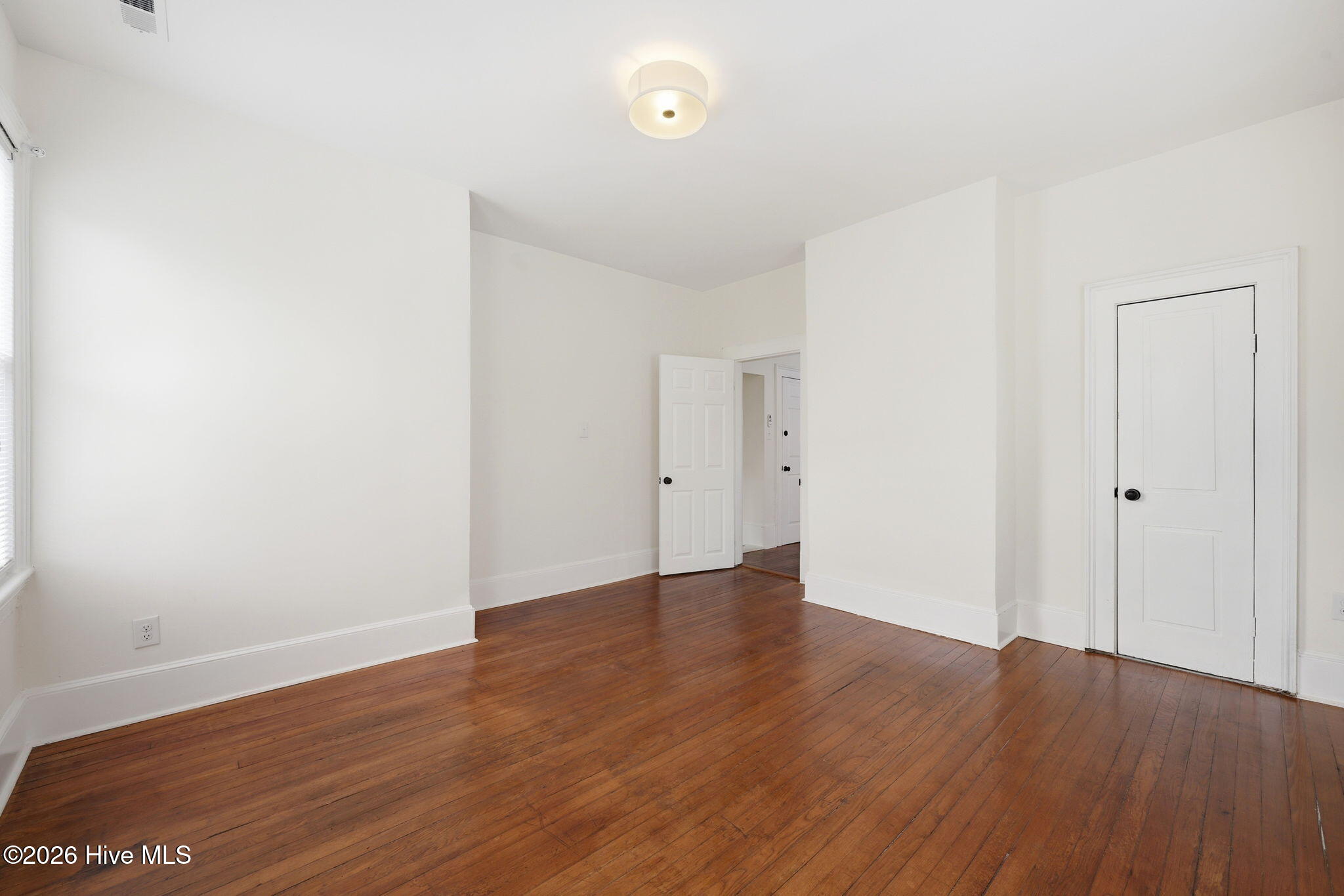511 Middle Street B Property Photo 4