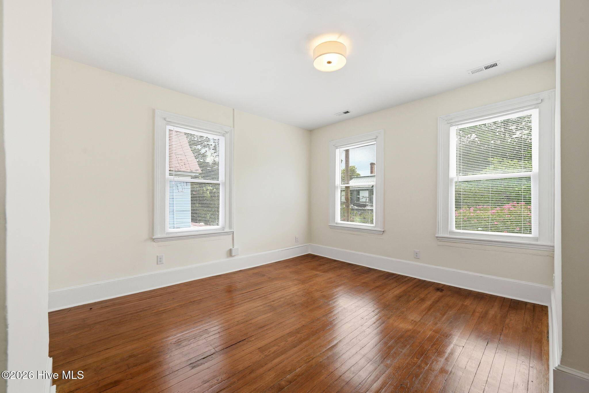 511 Middle Street B Property Photo 6