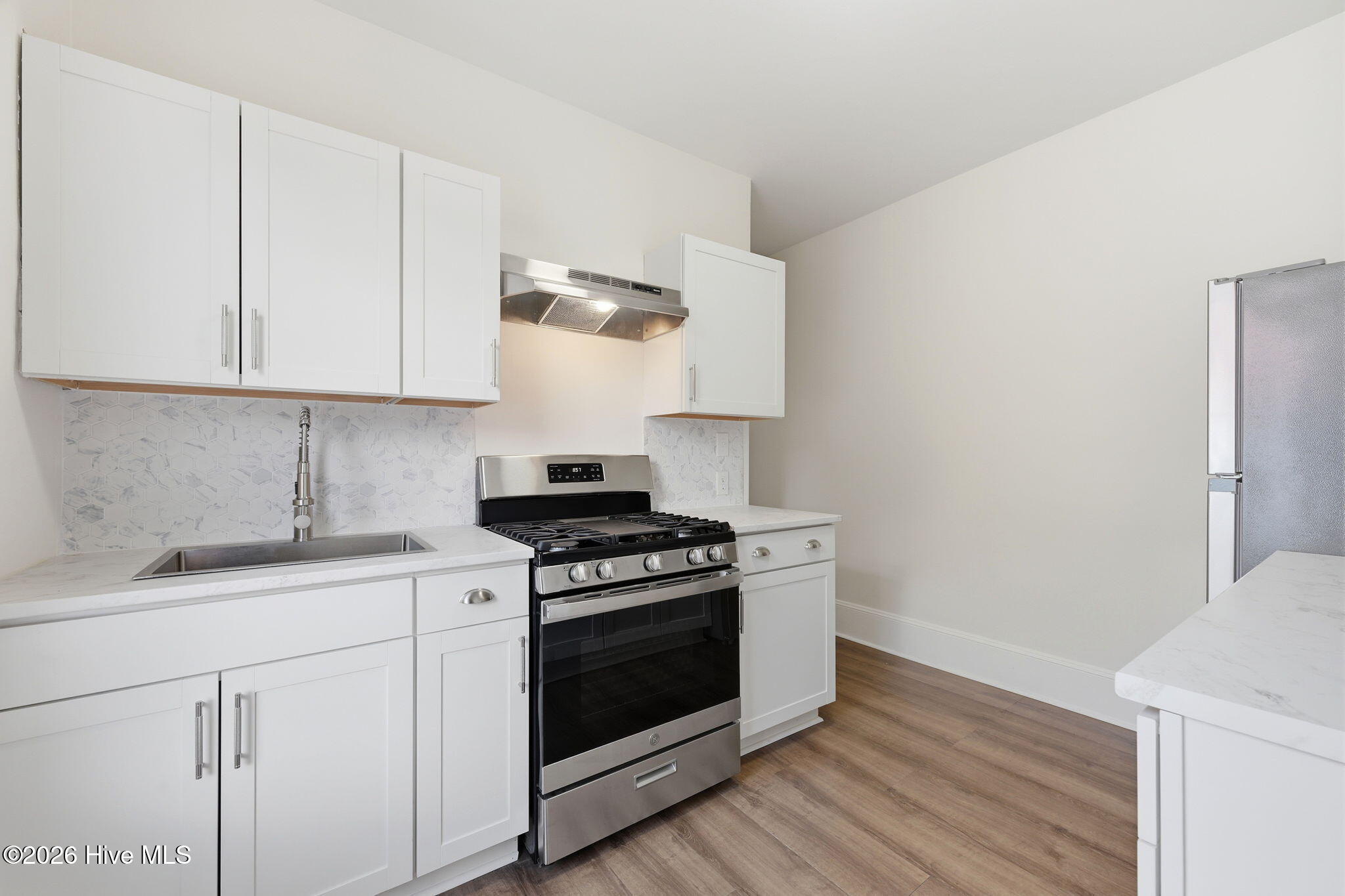511 Middle Street B Property Photo 11
