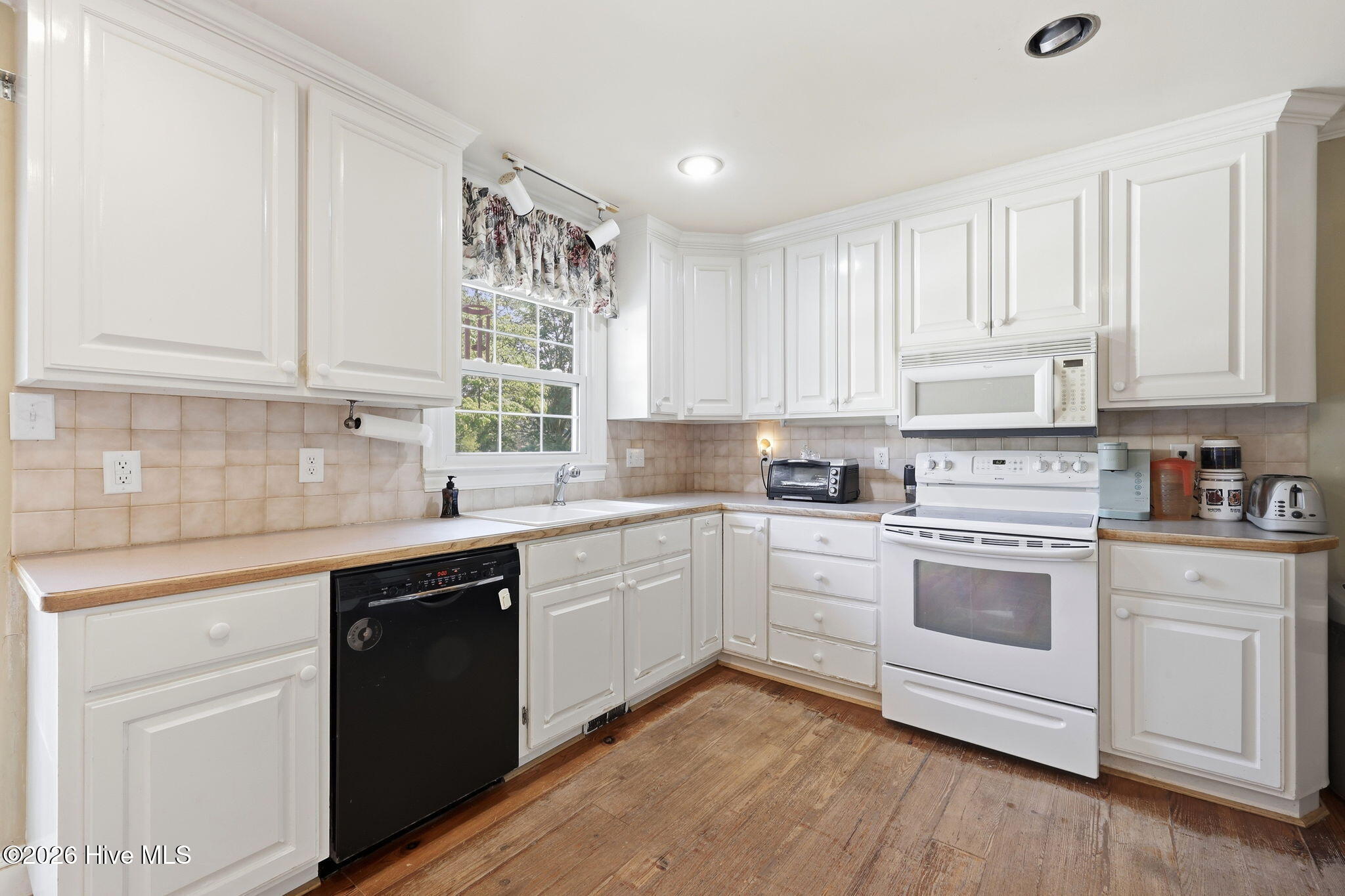 4909 Hermitage Road Property Photo 12