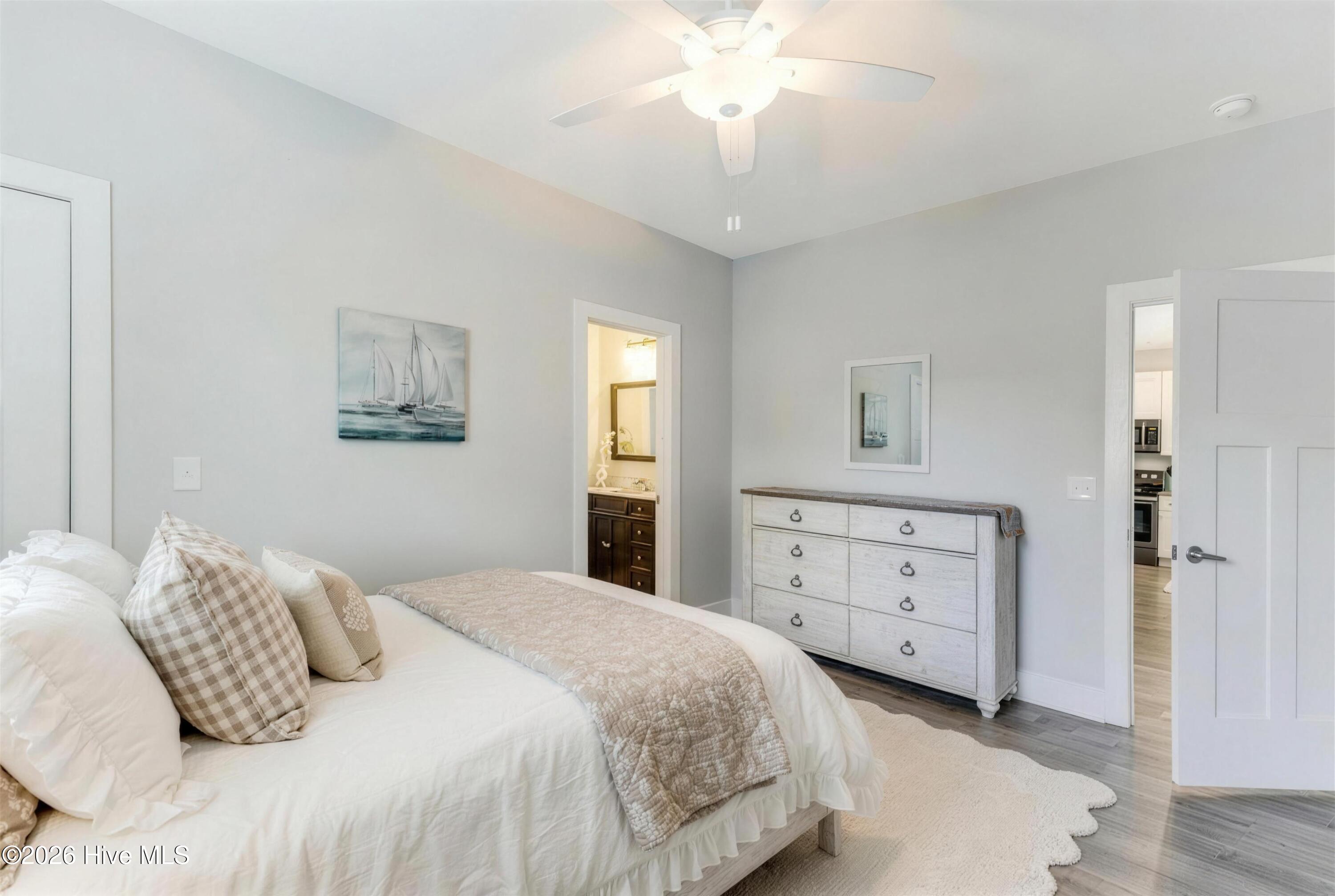 2602 E Oak Island Drive Property Photo 35