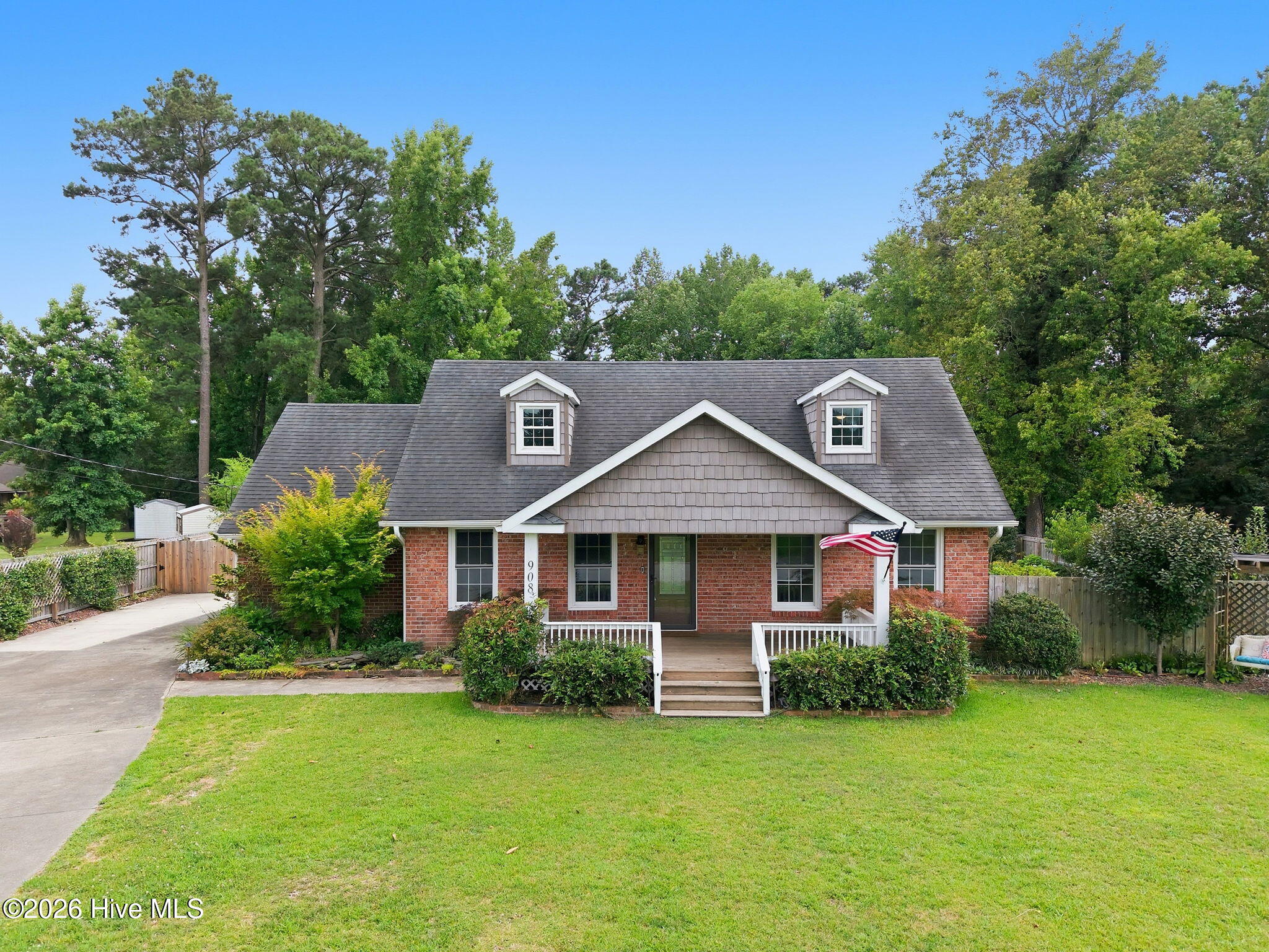908 Daniel Drive Property Photo 1