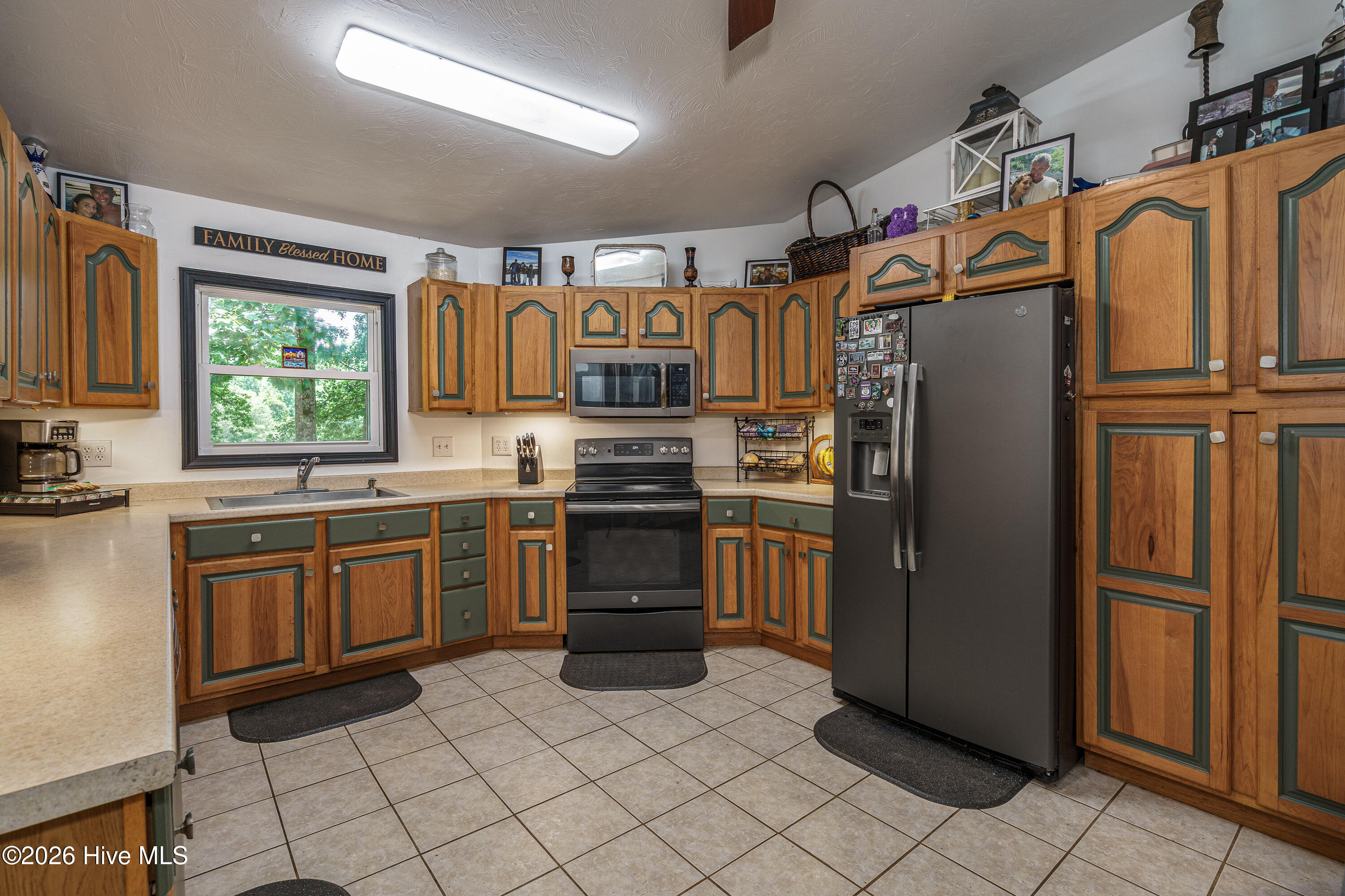 860 Holly Road Property Photo 6