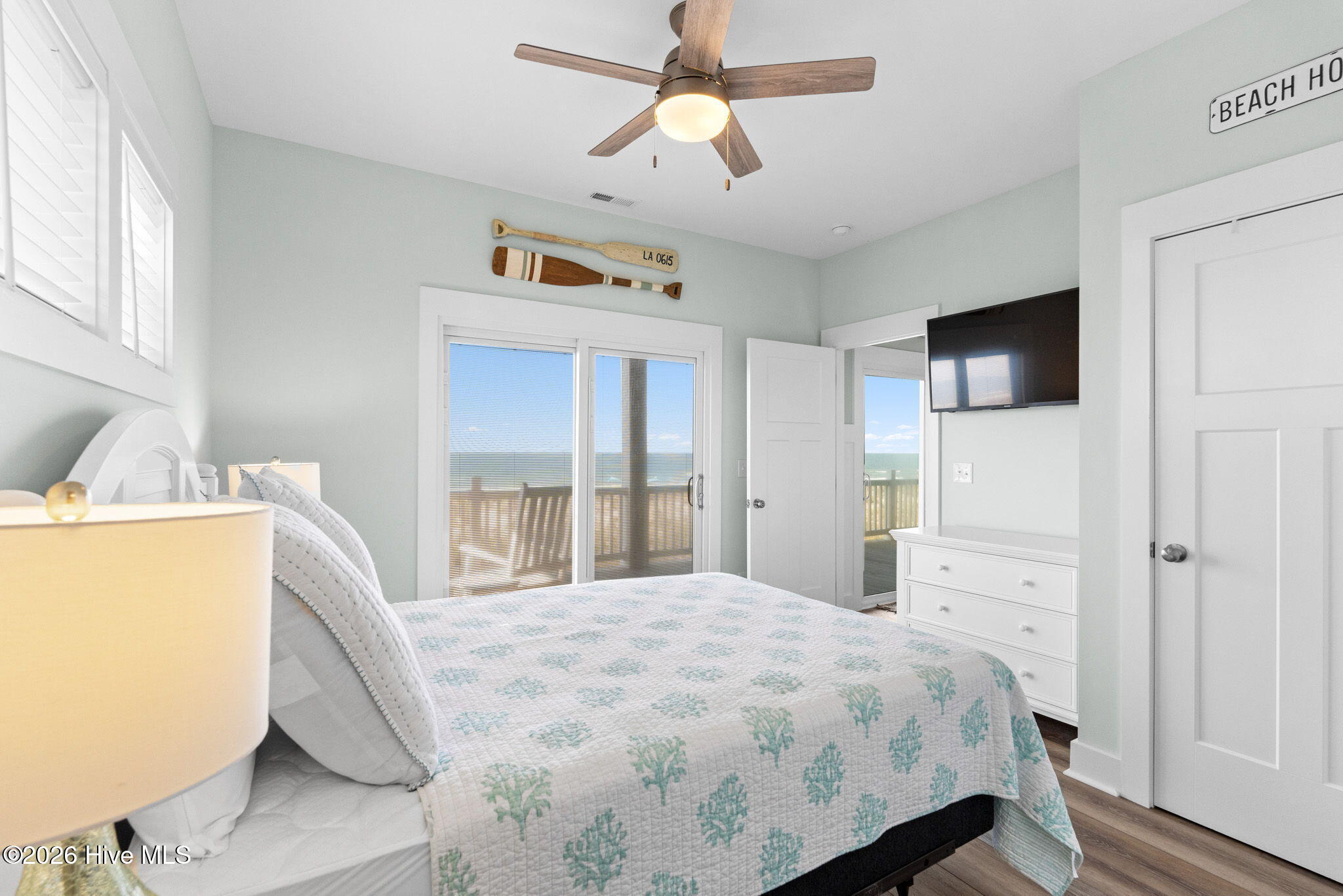 2617 E Beach Drive Property Photo 30