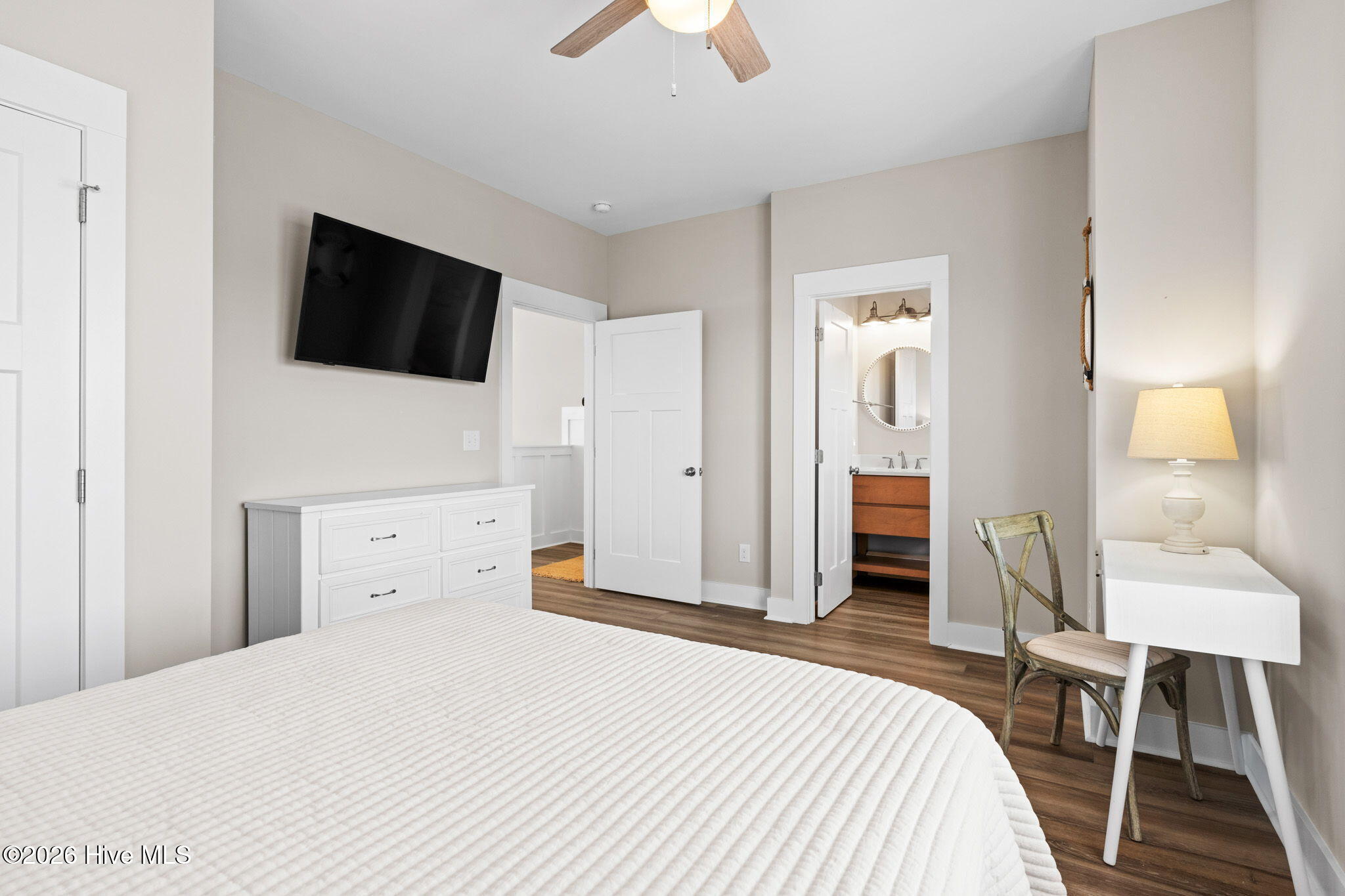 2617 E Beach Drive Property Photo 45
