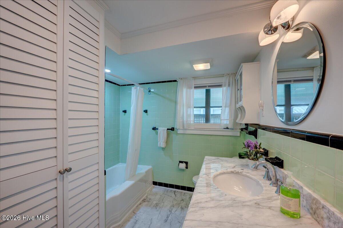 405 Hancock Street Property Photo 21